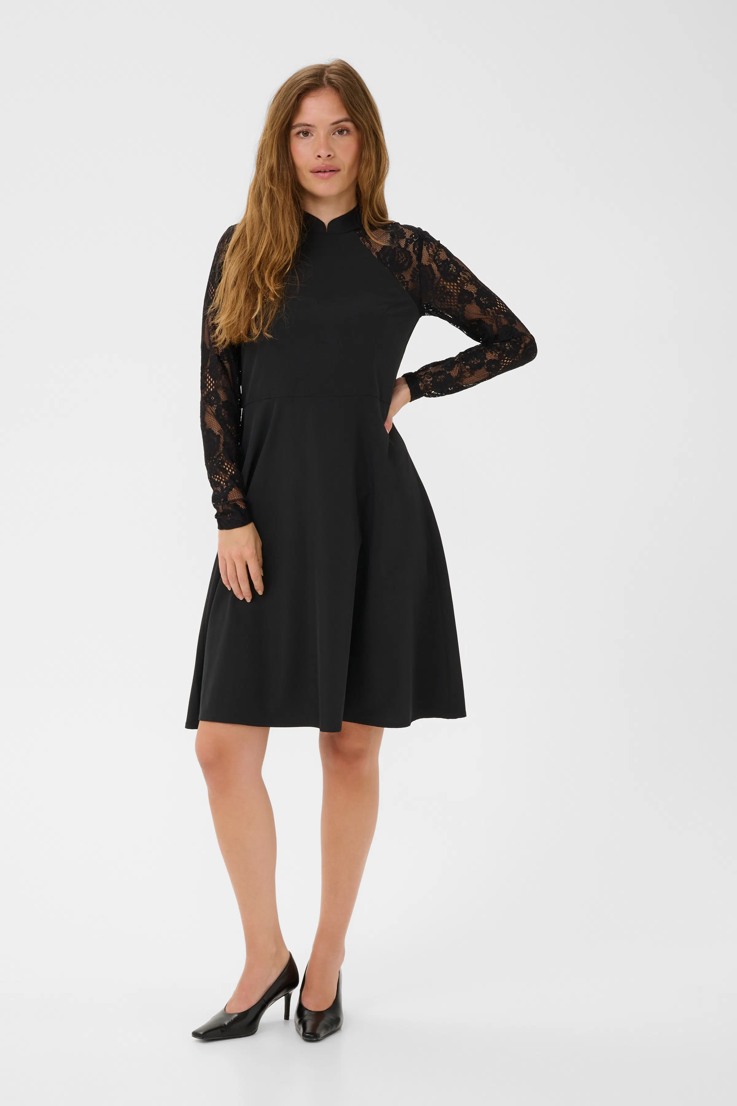 CUpiona Kleid mit Spitzendetails LOOKBOOK FRONT 50112655-500012