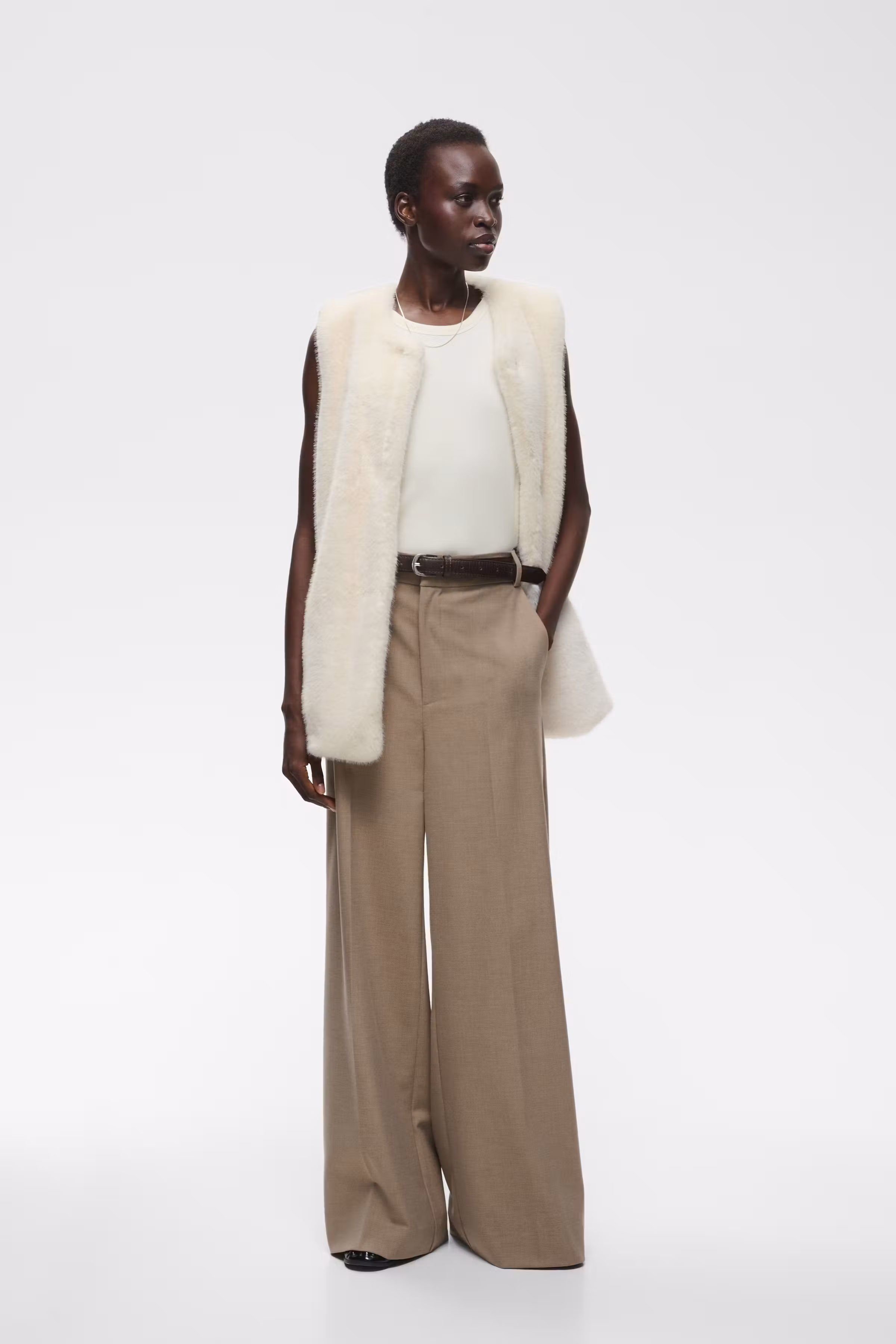 YASMINAHIW Weste LOOKBOOK FRONT 30112979-110907