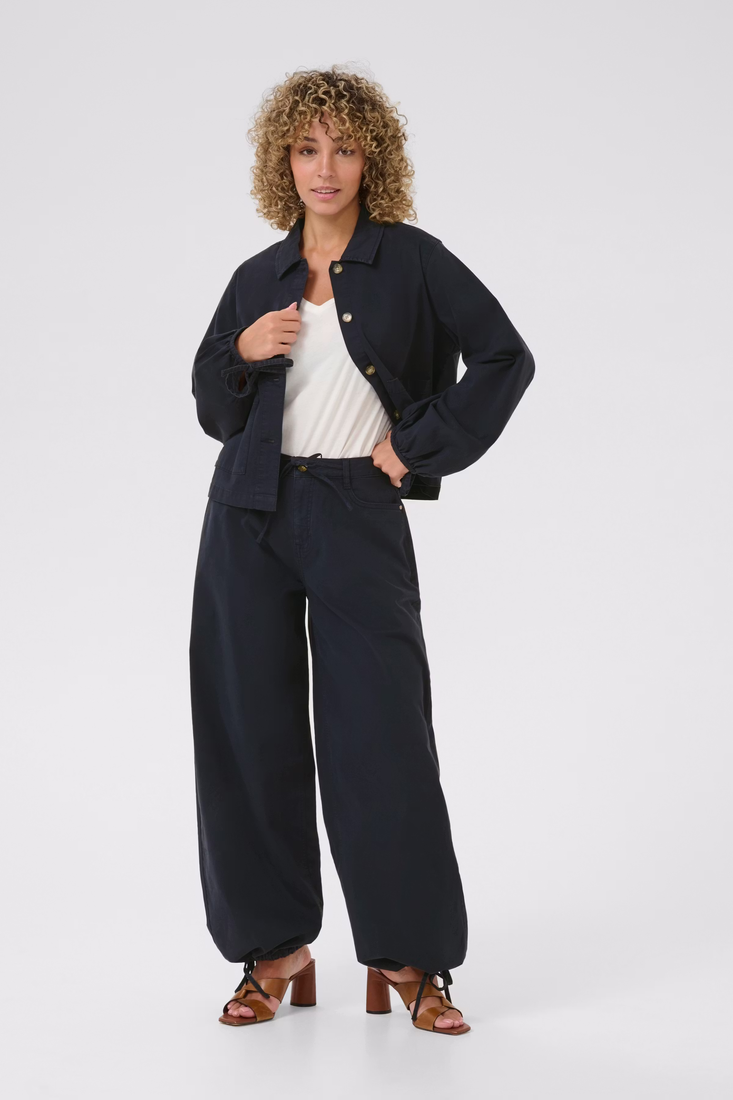 CRBerta Jas LOOKBOOK FRONT 10613646-193923