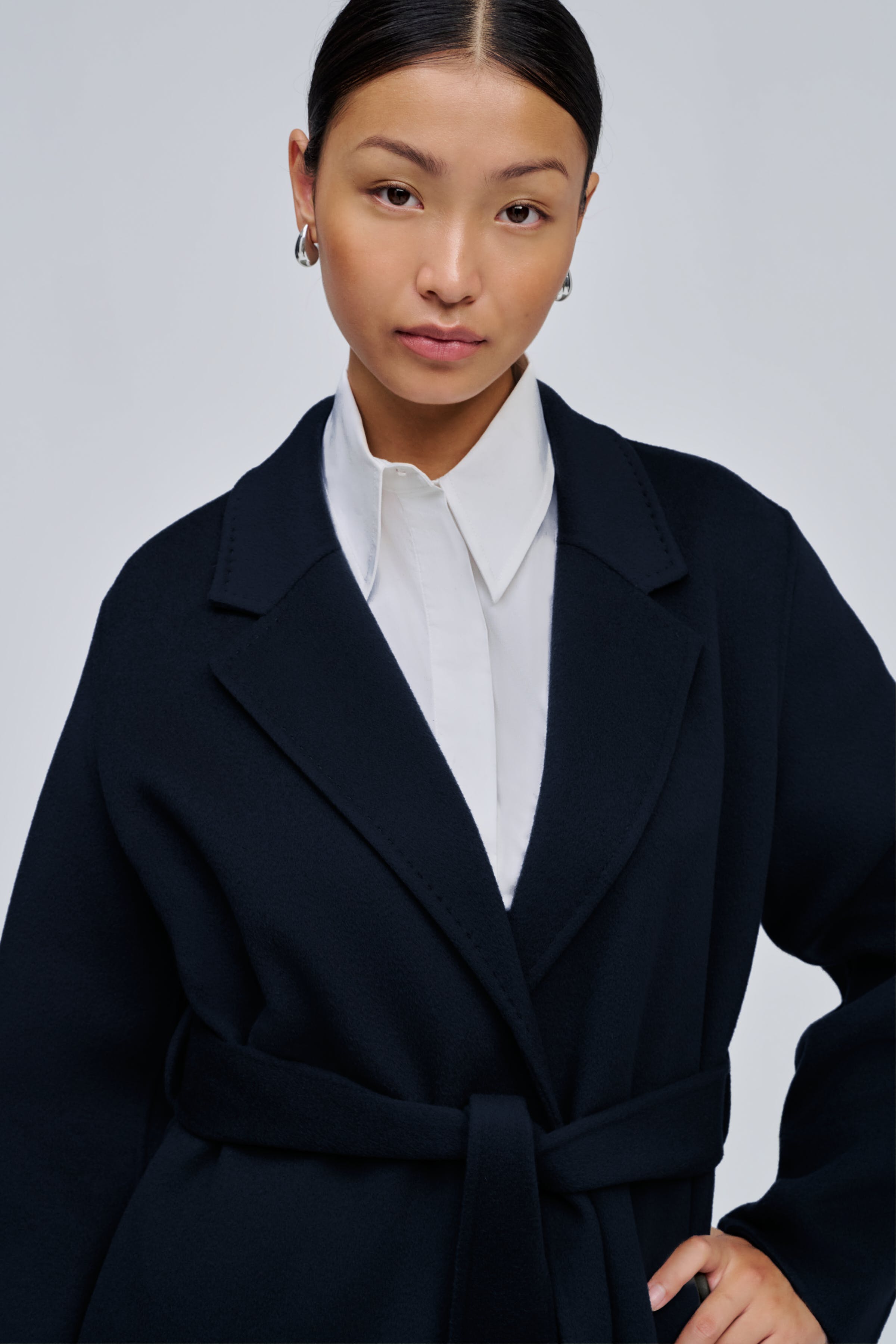 IOCelia Sue Coat LOOKBOOK FRONT 30600090-BL900