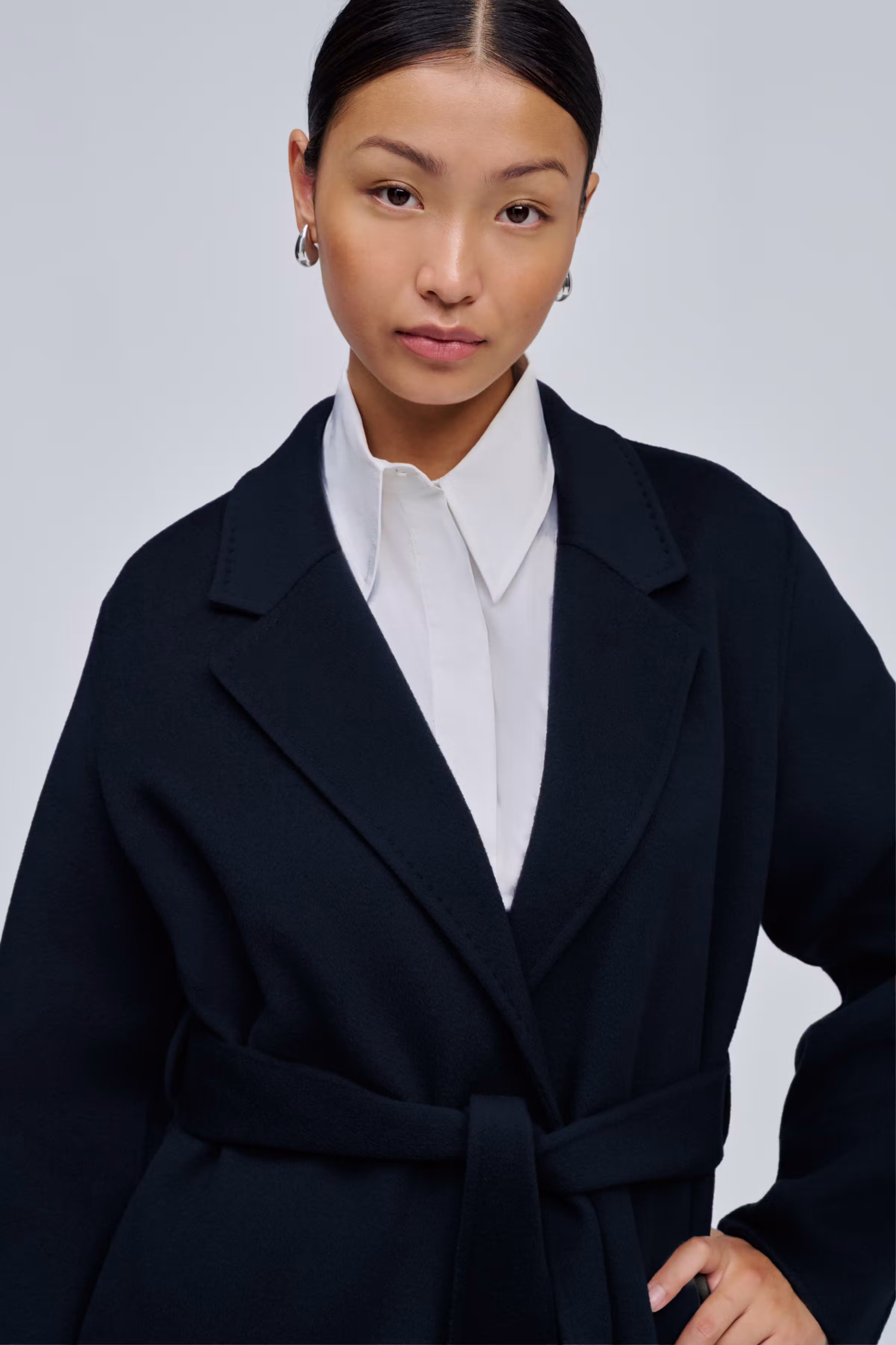 IOCelia Sue Coat LOOKBOOK FRONT 30600090-BL900