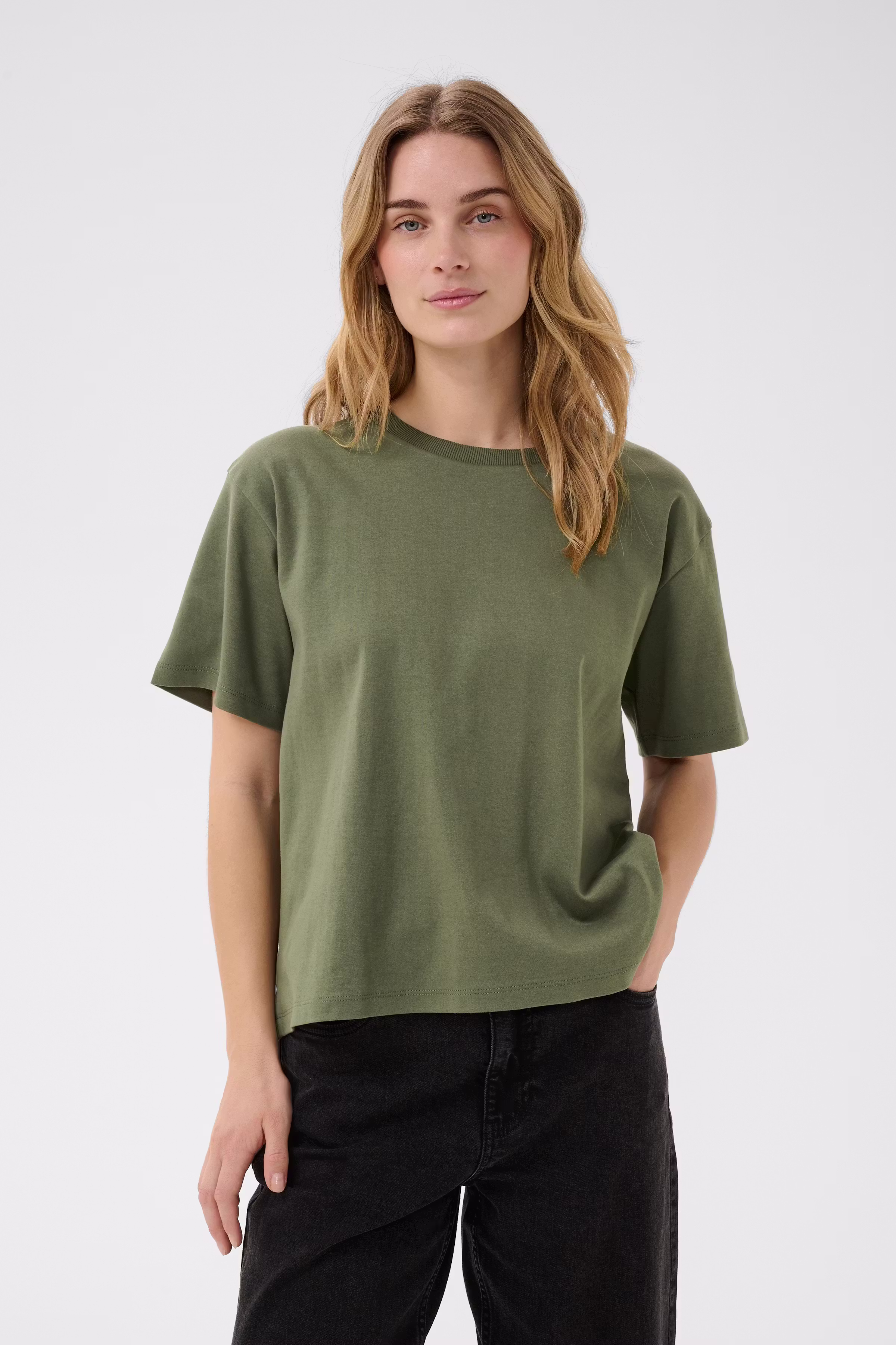 AnnePW T-shirt LOOKBOOK FRONT 30308060-190312