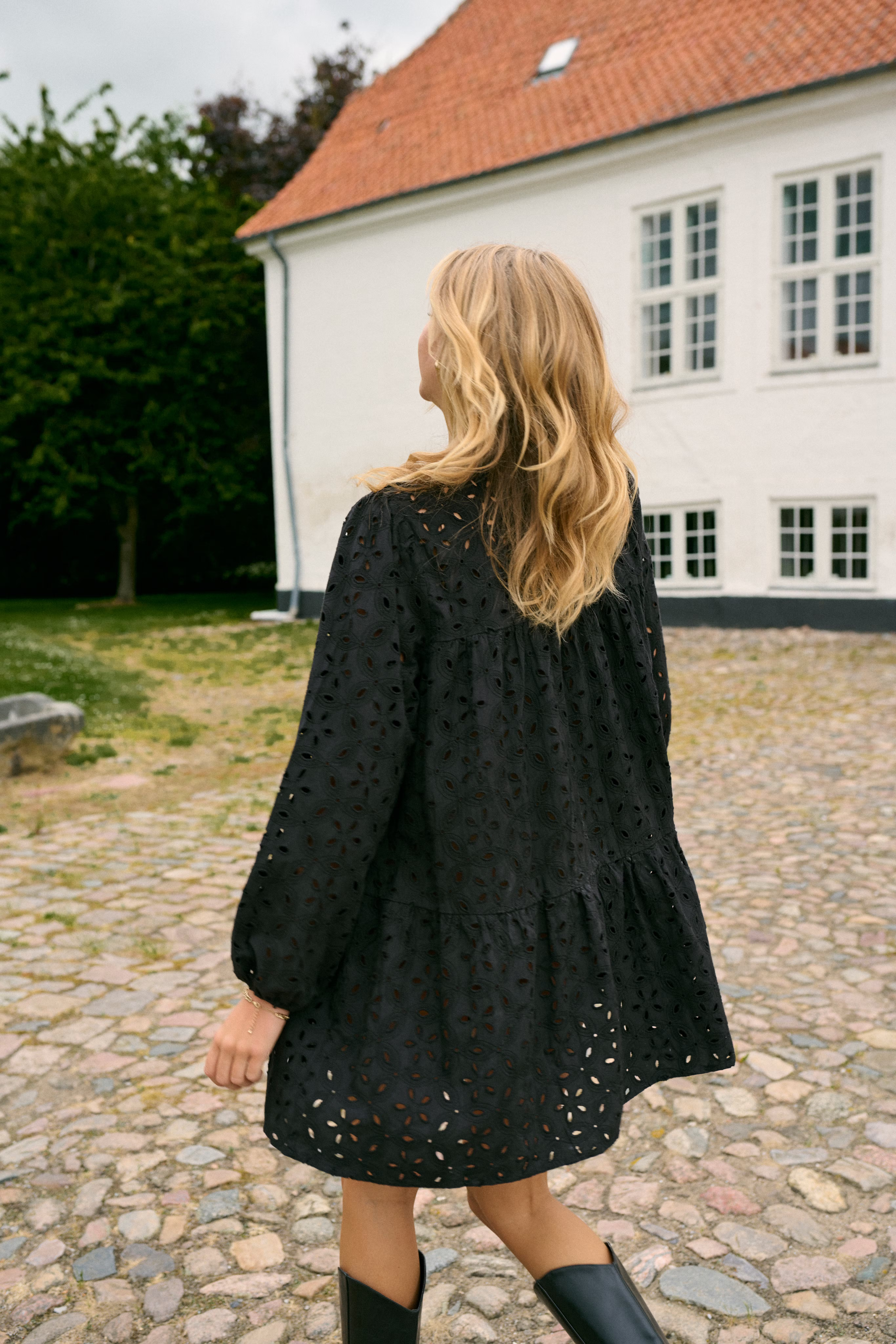 KAsilinia Kjole LOCATION NONE 10509688-100121