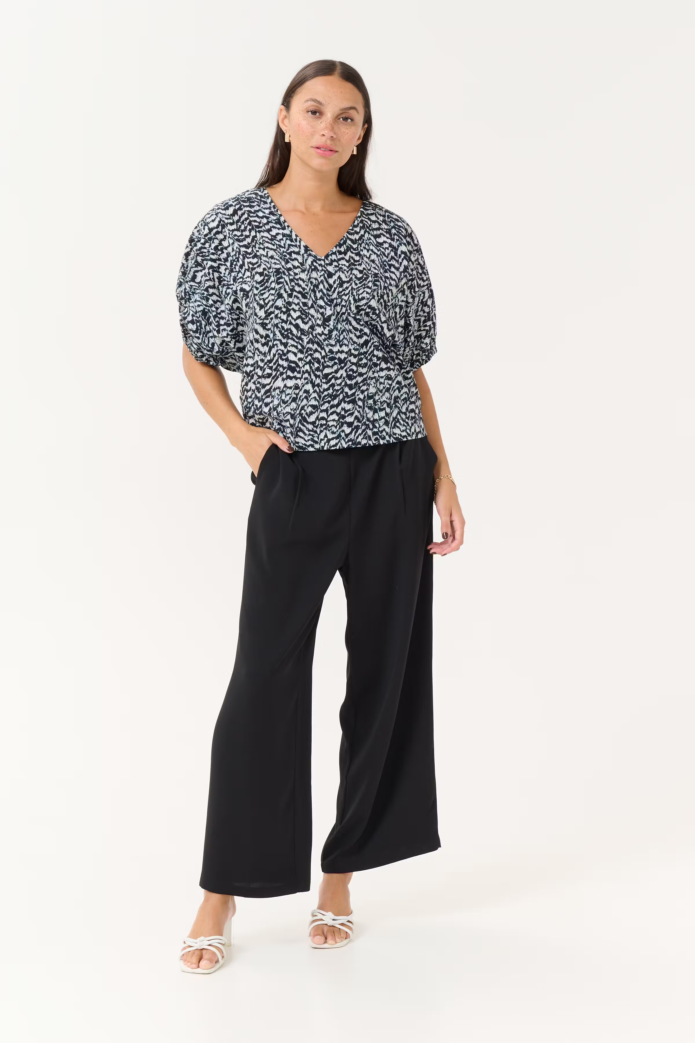 KAruffalo Blouse LOOKBOOK FRONT 10509934-107426