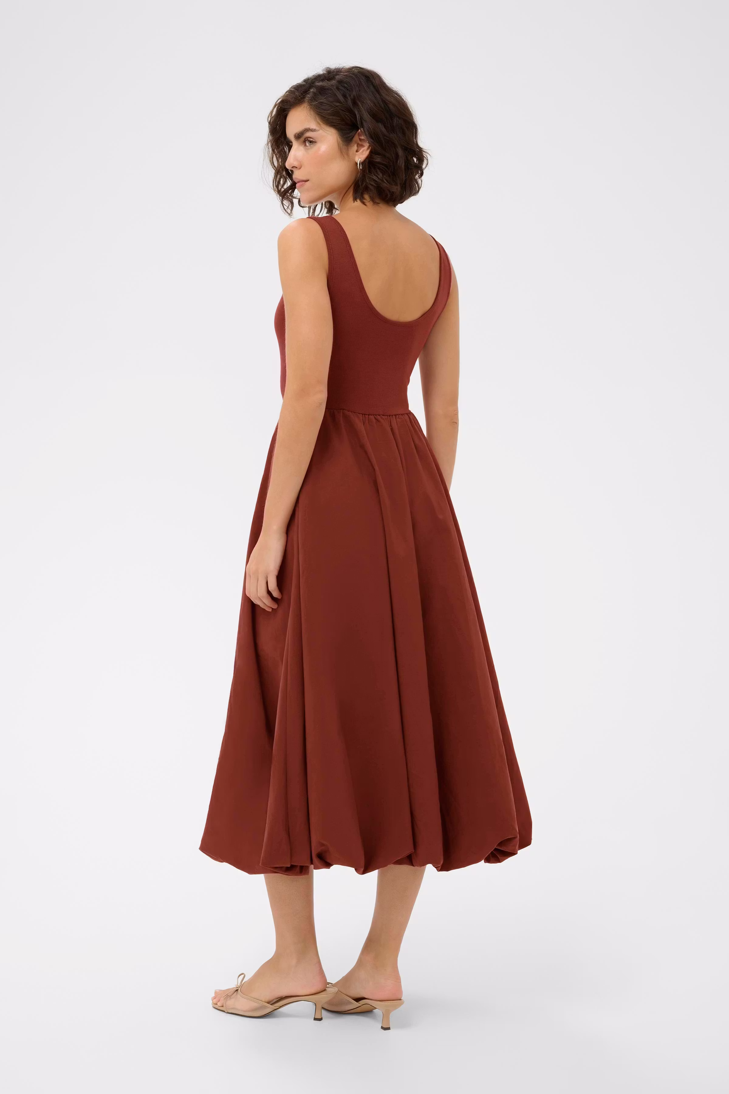 KAkirtsen Kjole LOOKBOOK BACK 10510006-191334