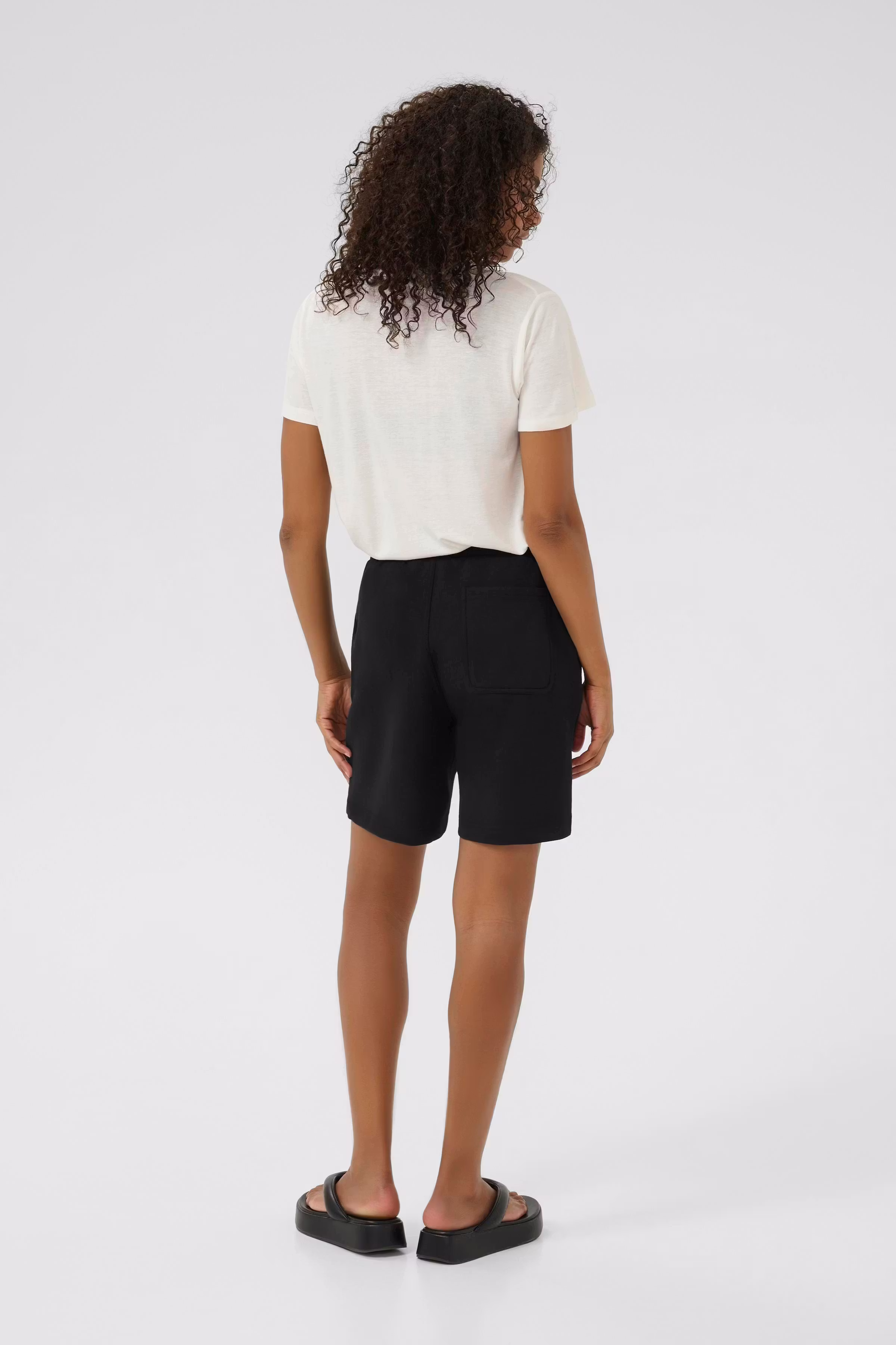 KAannika Shorts LOOKBOOK BACK 10510002-100121