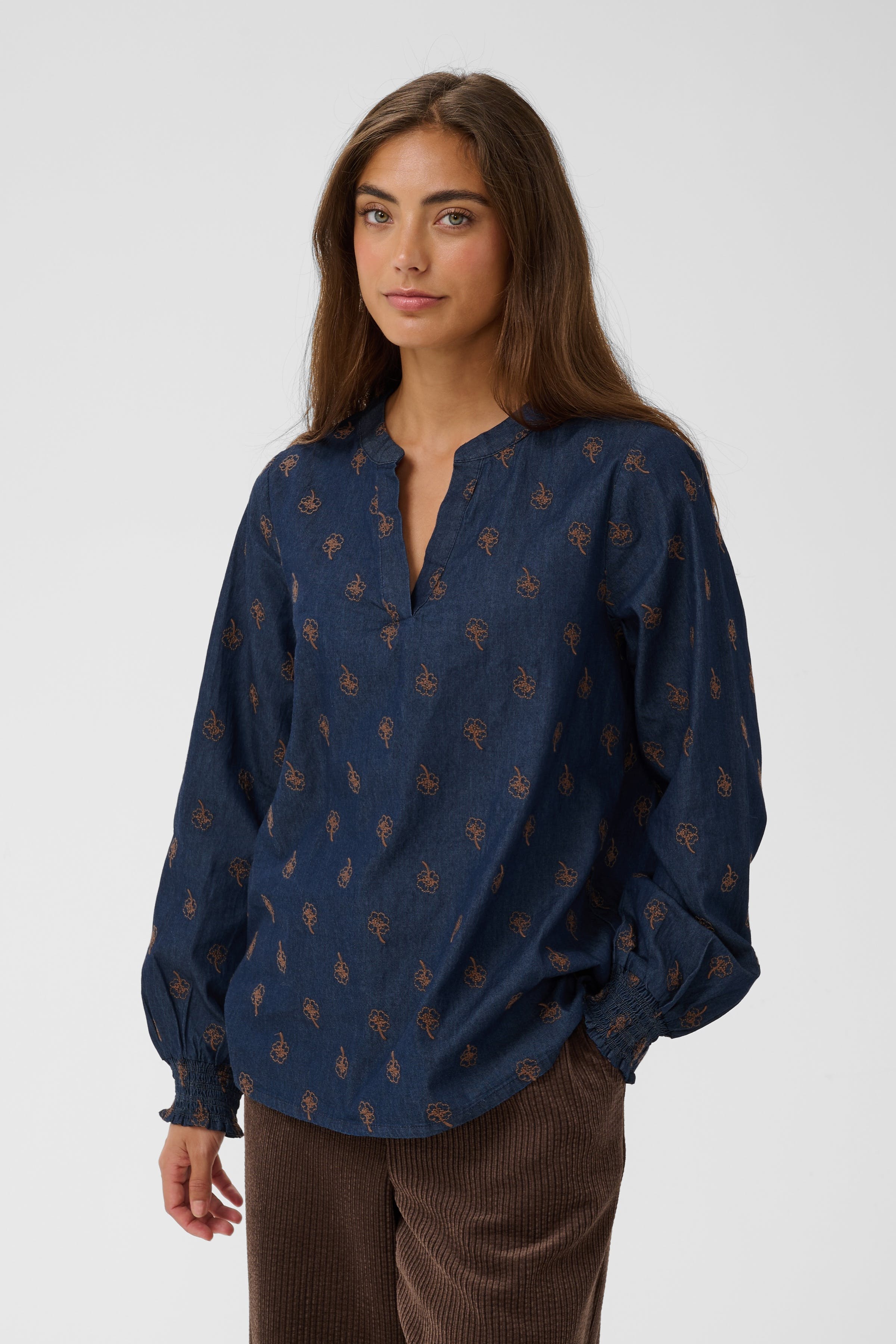 CUclover Bluse LOOKBOOK FRONT 50113776-500119