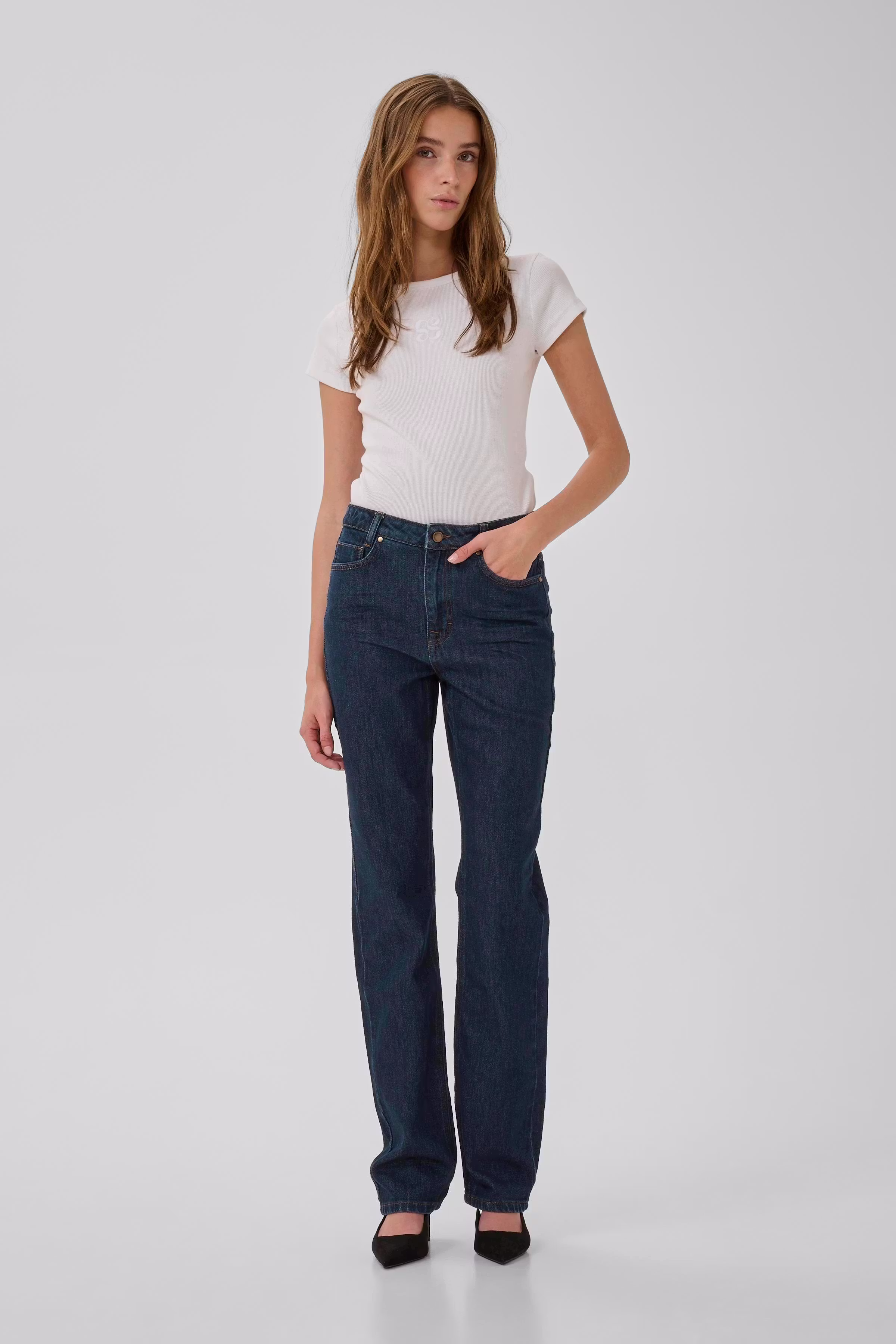 07 THE ISA HIGH STRAIGHT JEANS LOOKBOOK FRONT 10705264-100067