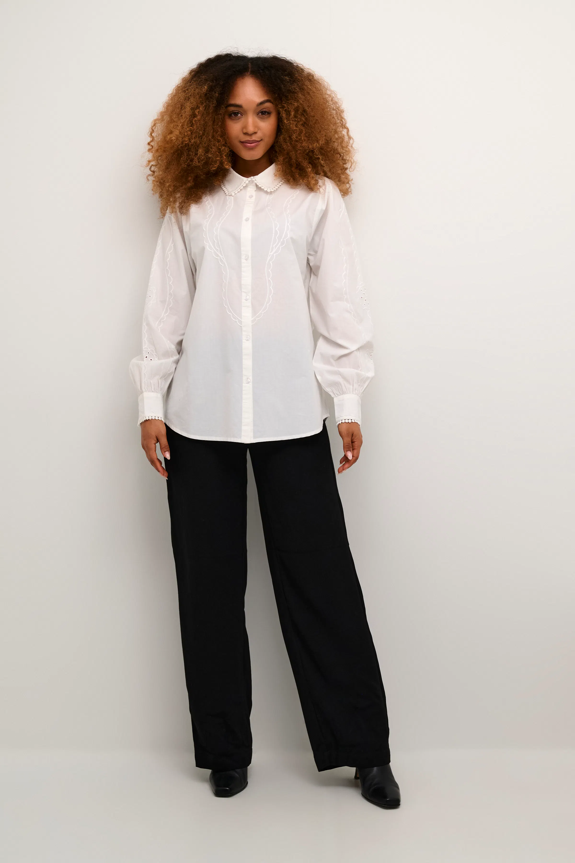 CRDevika Shirt LOOKBOOK FRONT 10612908-110602