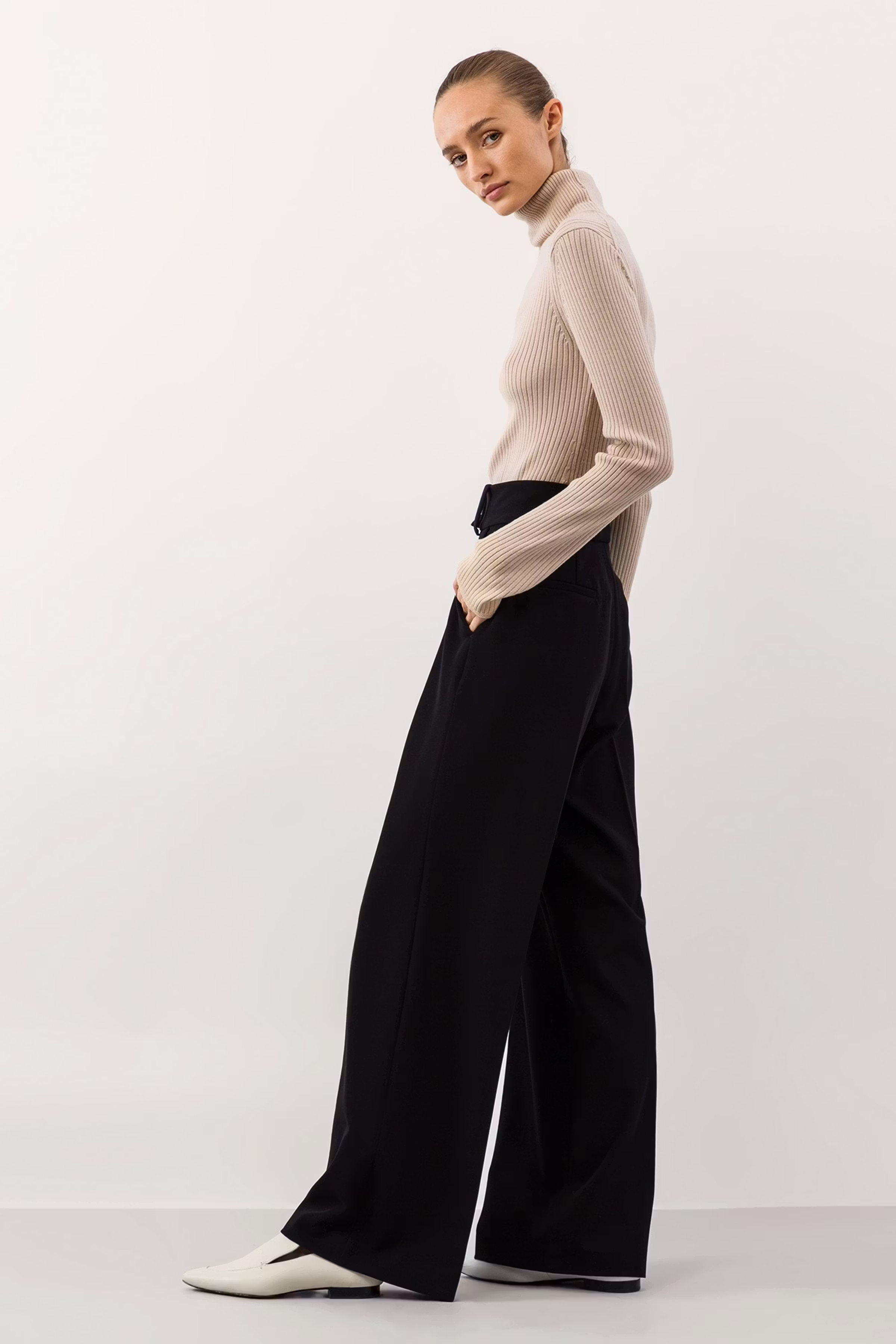 PEONY Trousers LOOKBOOK FRONT 30600223-BK999