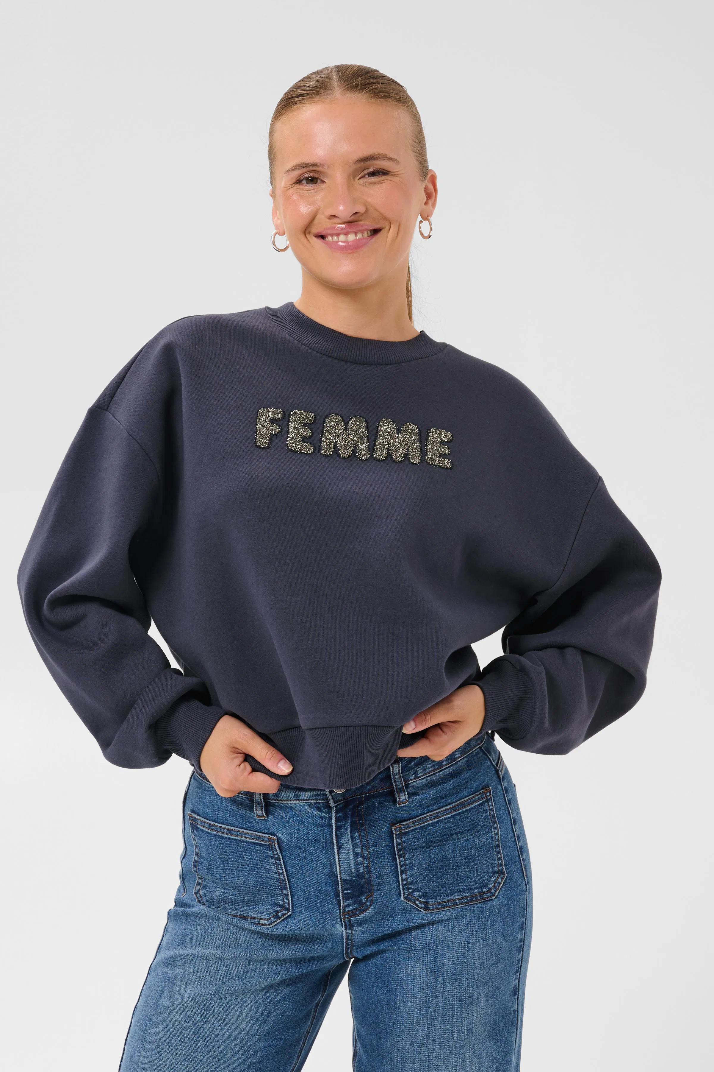 KAmelanie Sweatshirt LOOKBOOK FRONT 10512550-1000145