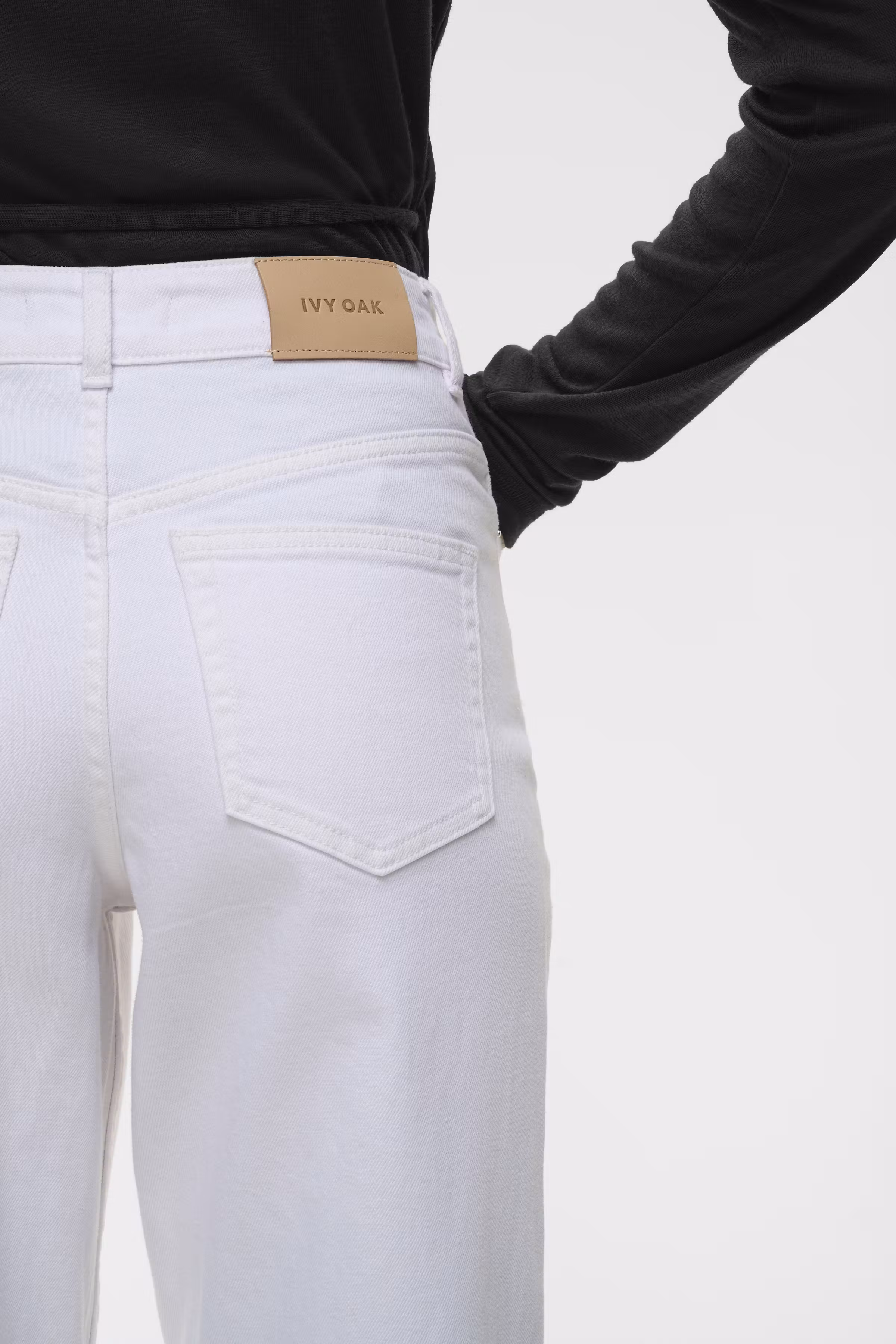 IOPetra Jeans LOOKBOOK DETAIL 30600158-WH001