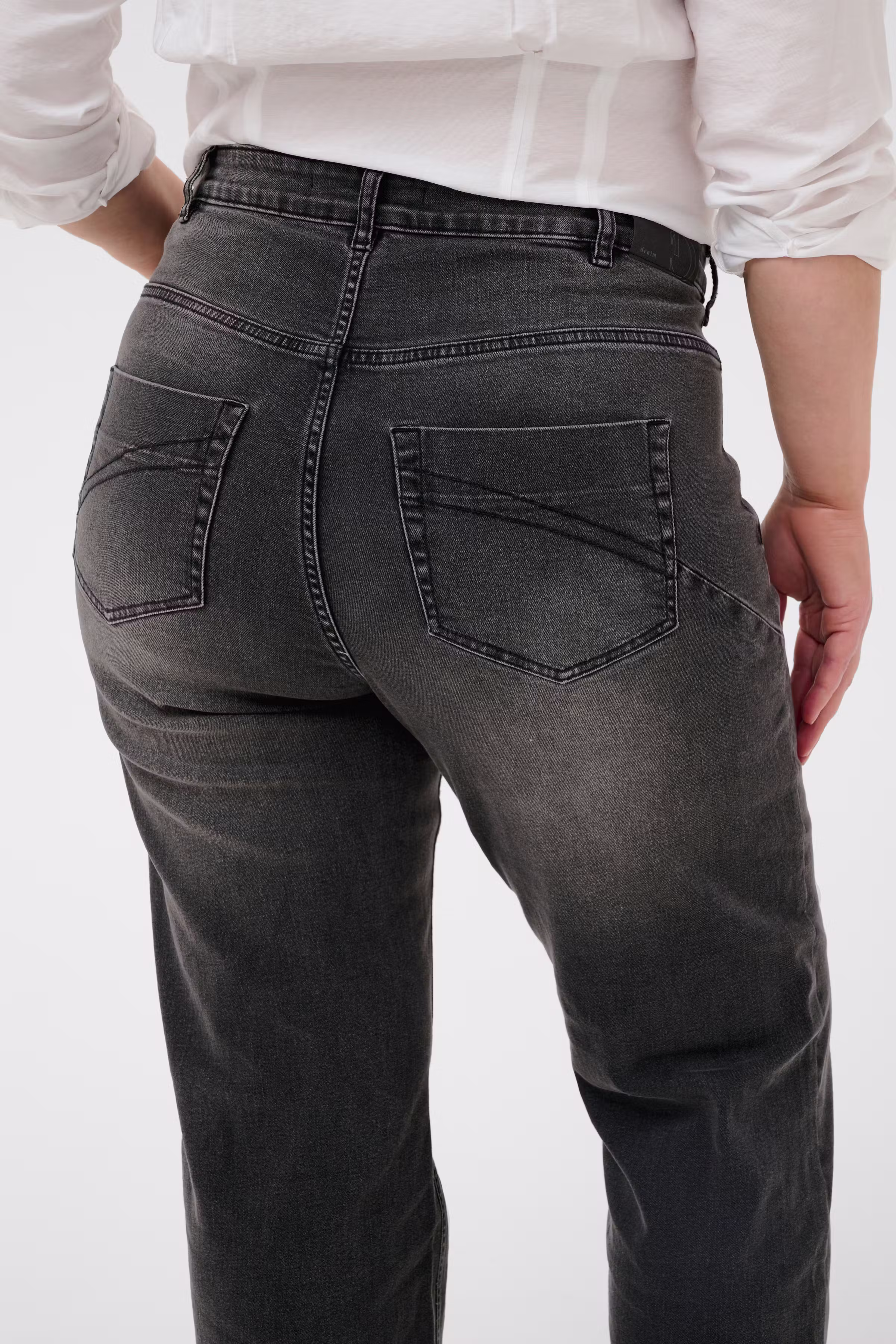 KCflora Flared Jeans LOOKBOOK DETAIL 10583712-108531