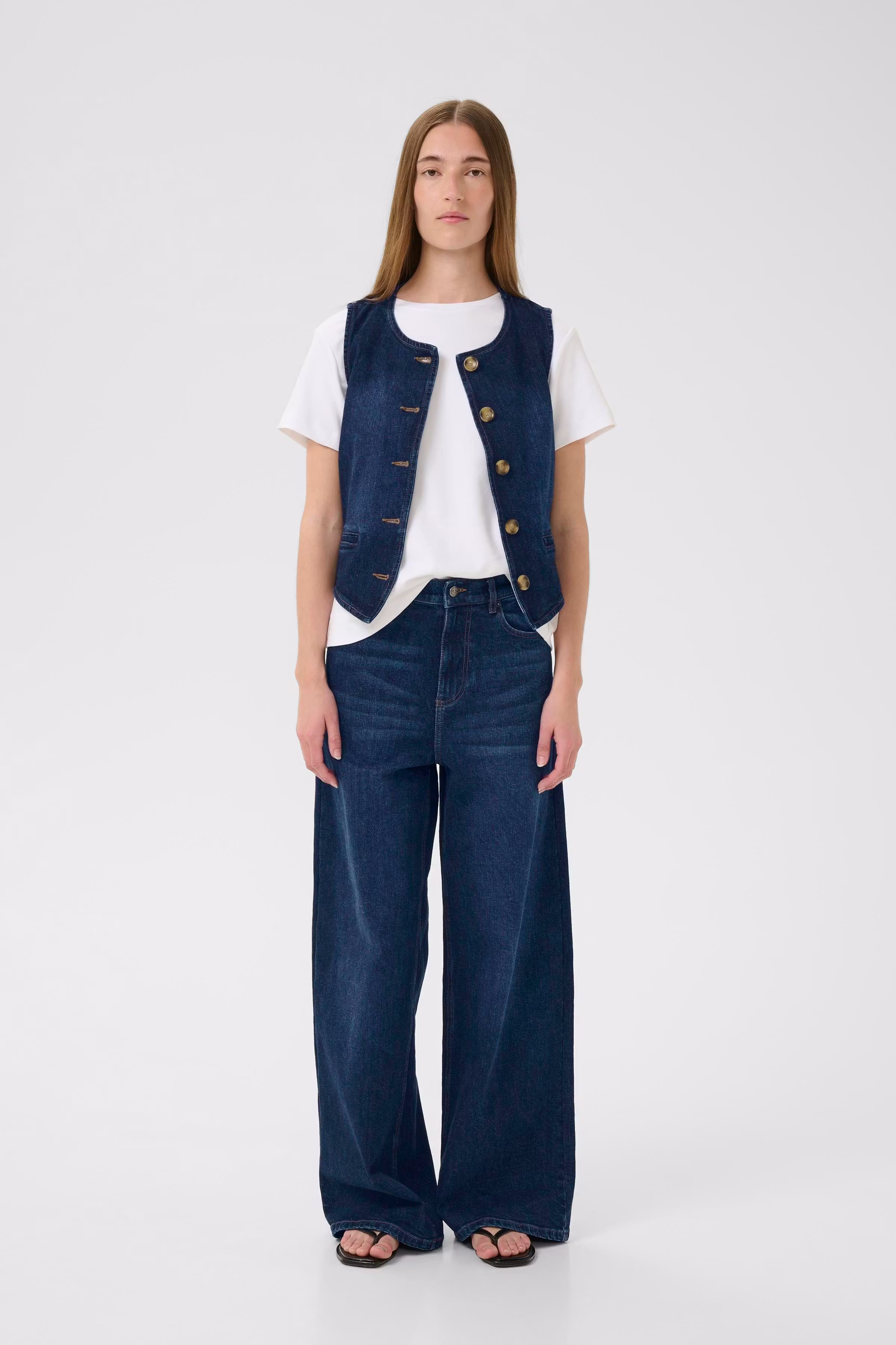 NanaIW Denim Vest LOOKBOOK FRONT 30110967-304092