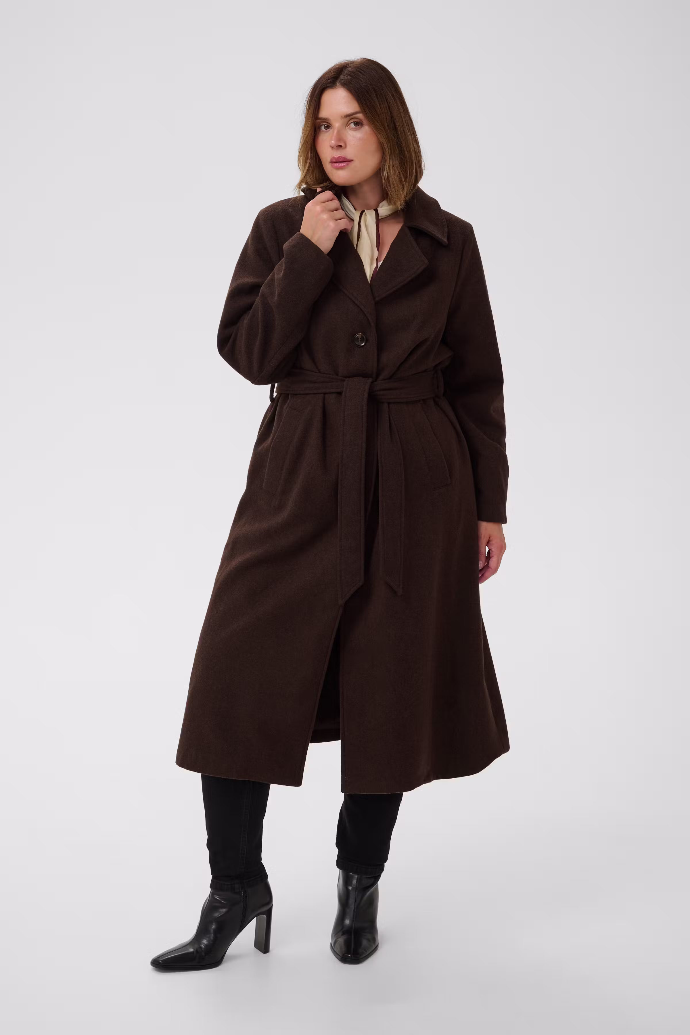 KCnanny Mantel LOOKBOOK FRONT 10583876-190912