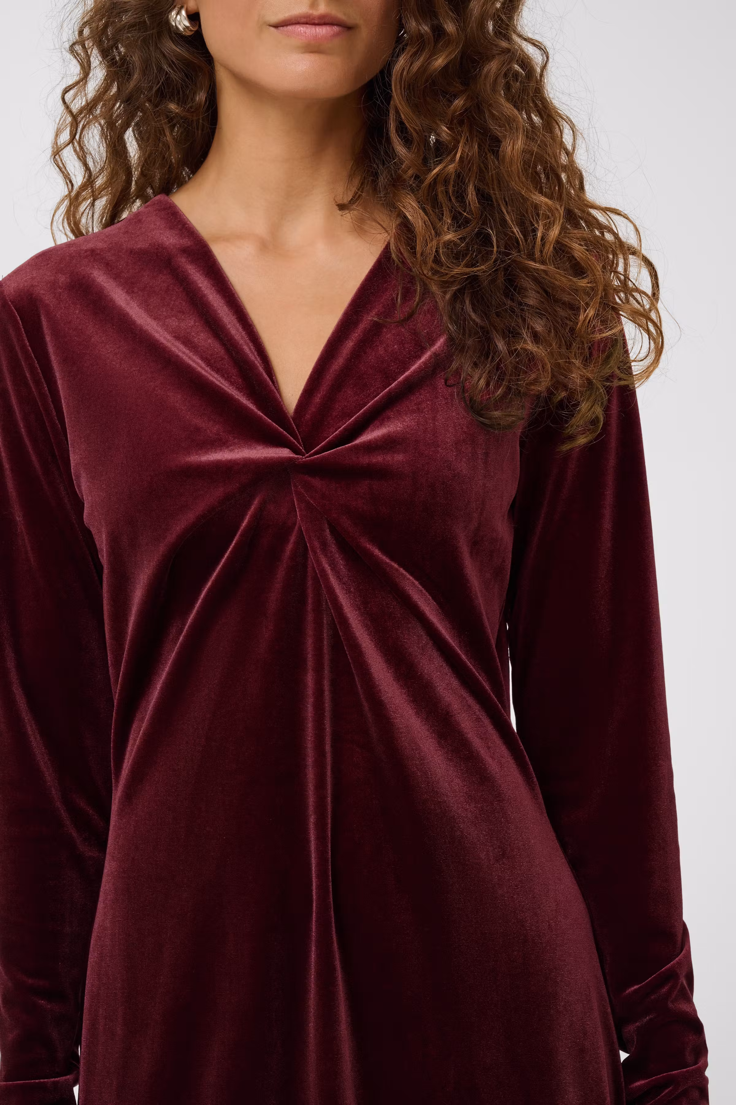 CUavra Velourkjole
 LOOKBOOK DETAIL 50113765-191522