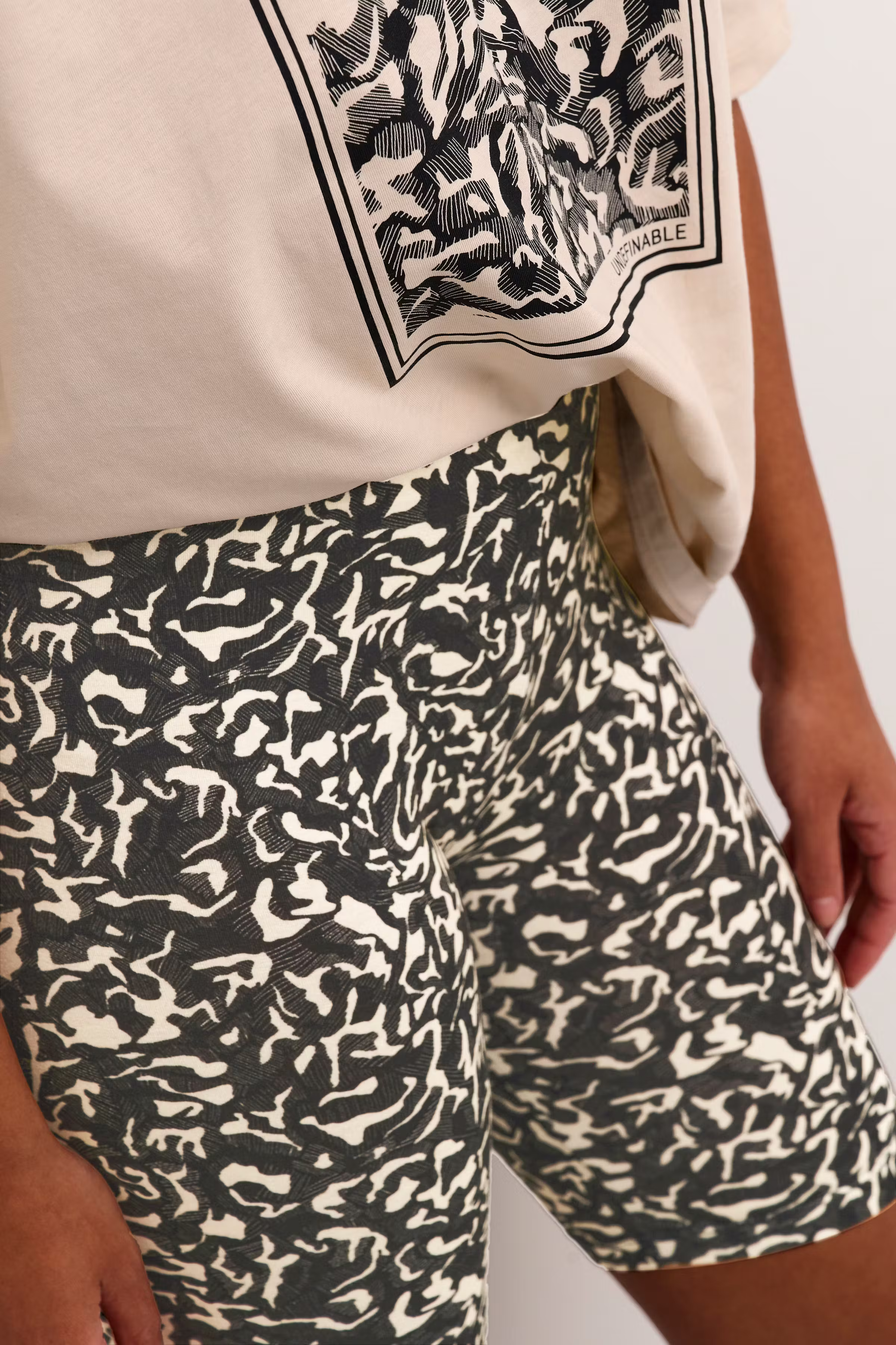 KAsally Shorts LOOKBOOK DETAIL 10508847-106057