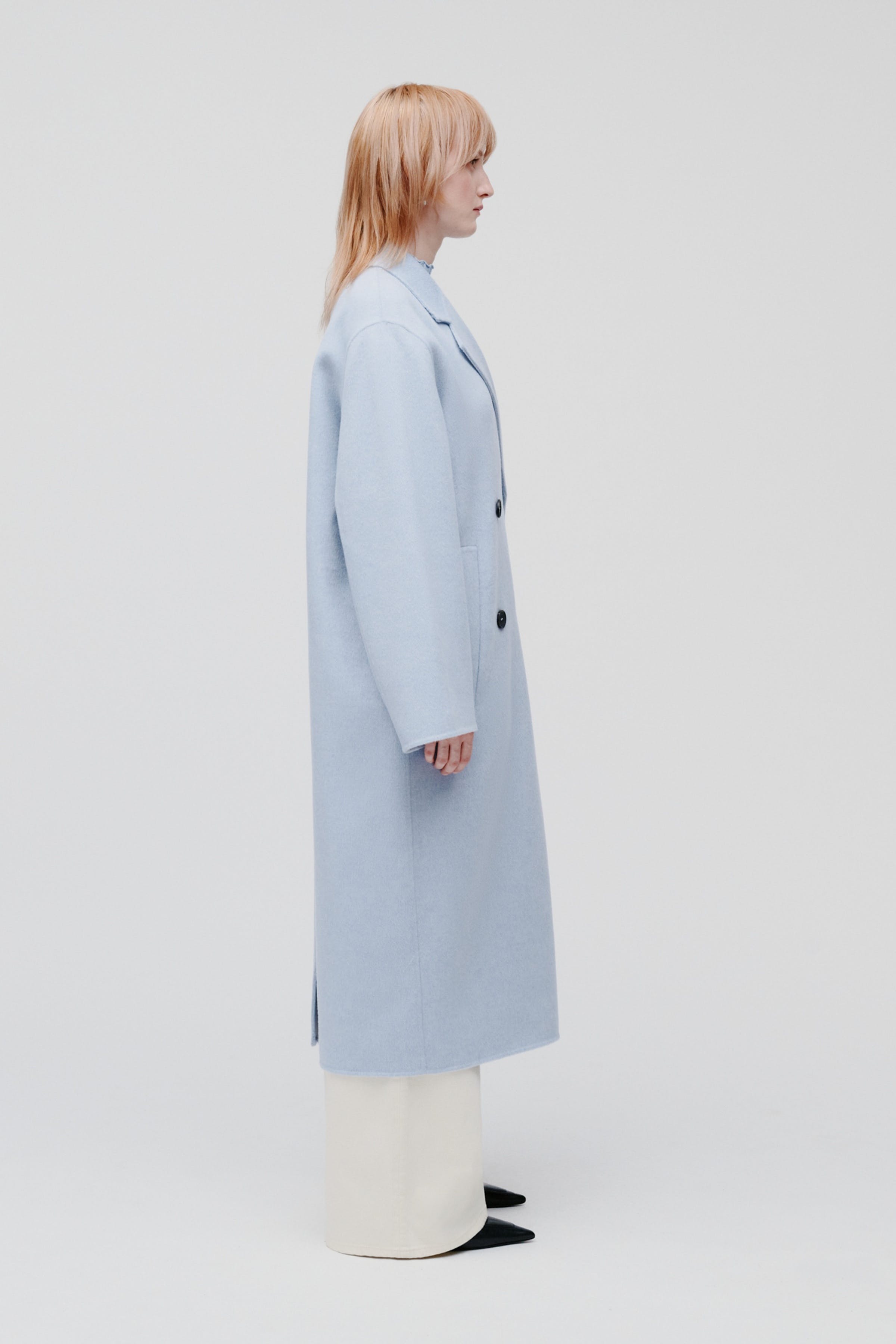 CLARA Mantel LOOKBOOK FRONT 30600563-BL833