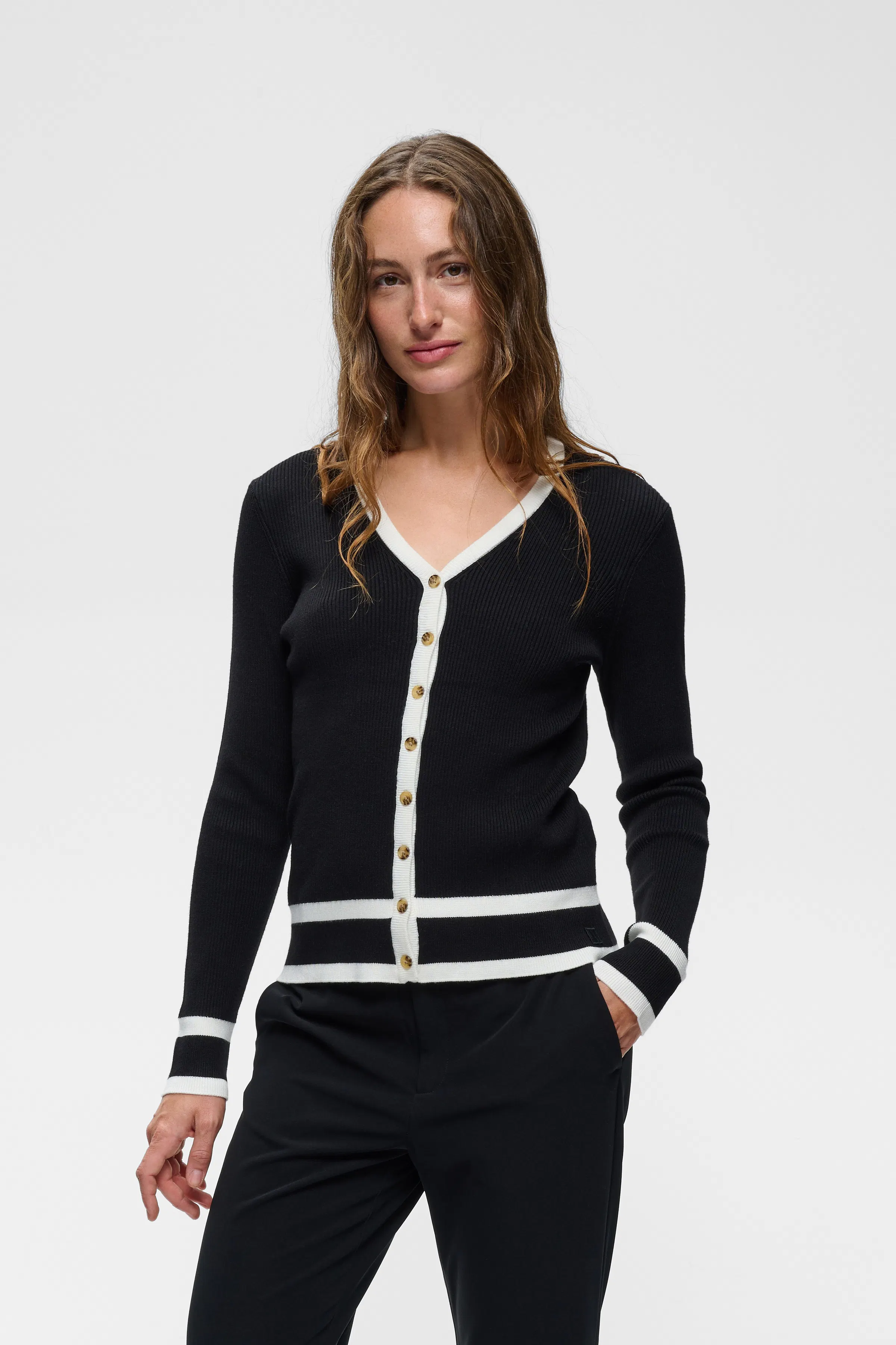 LeenahIW Cardigan LOOKBOOK FRONT 30110673-303487