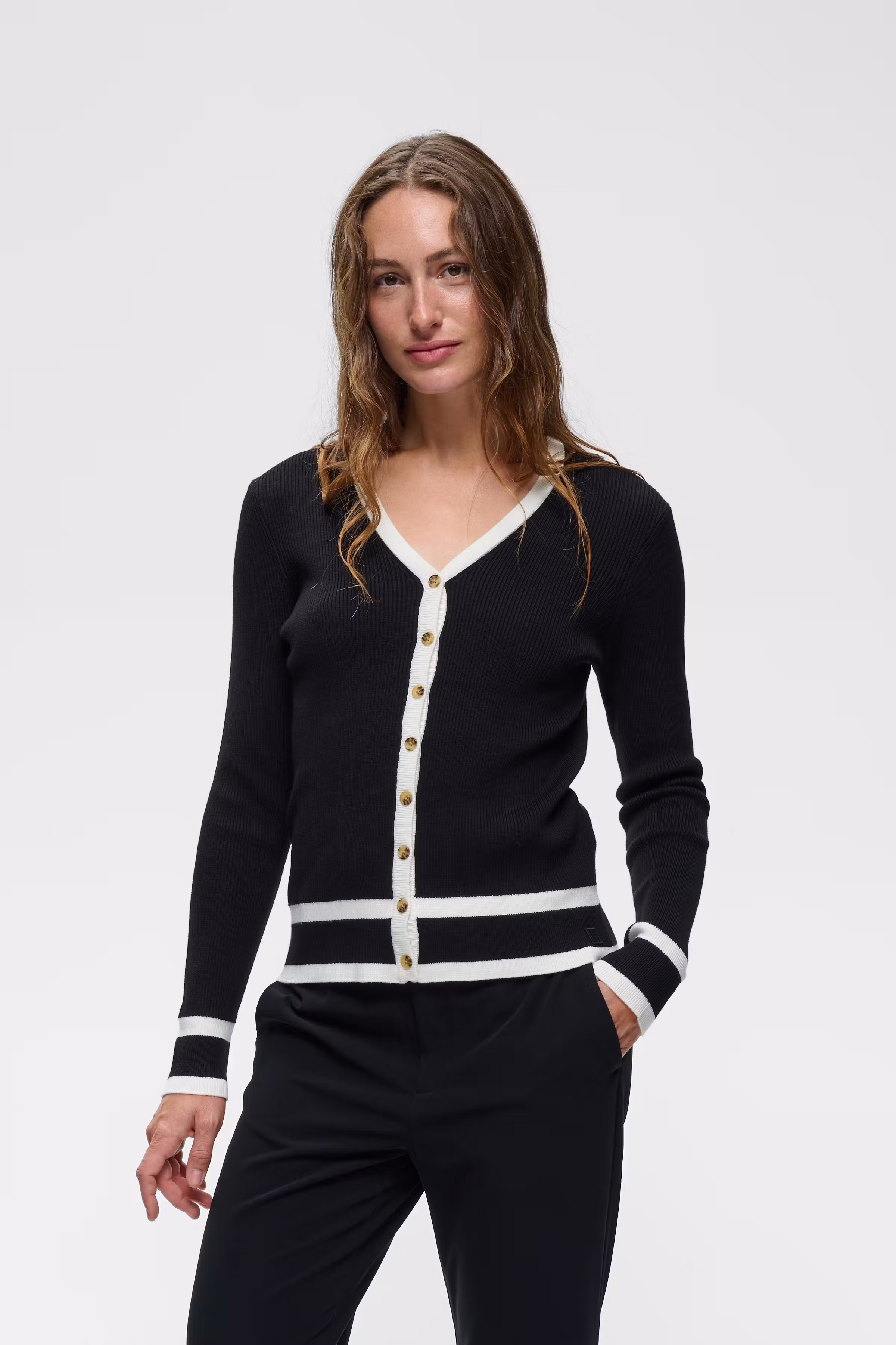LeenahIW Cardigan LOOKBOOK FRONT 30110673-303487