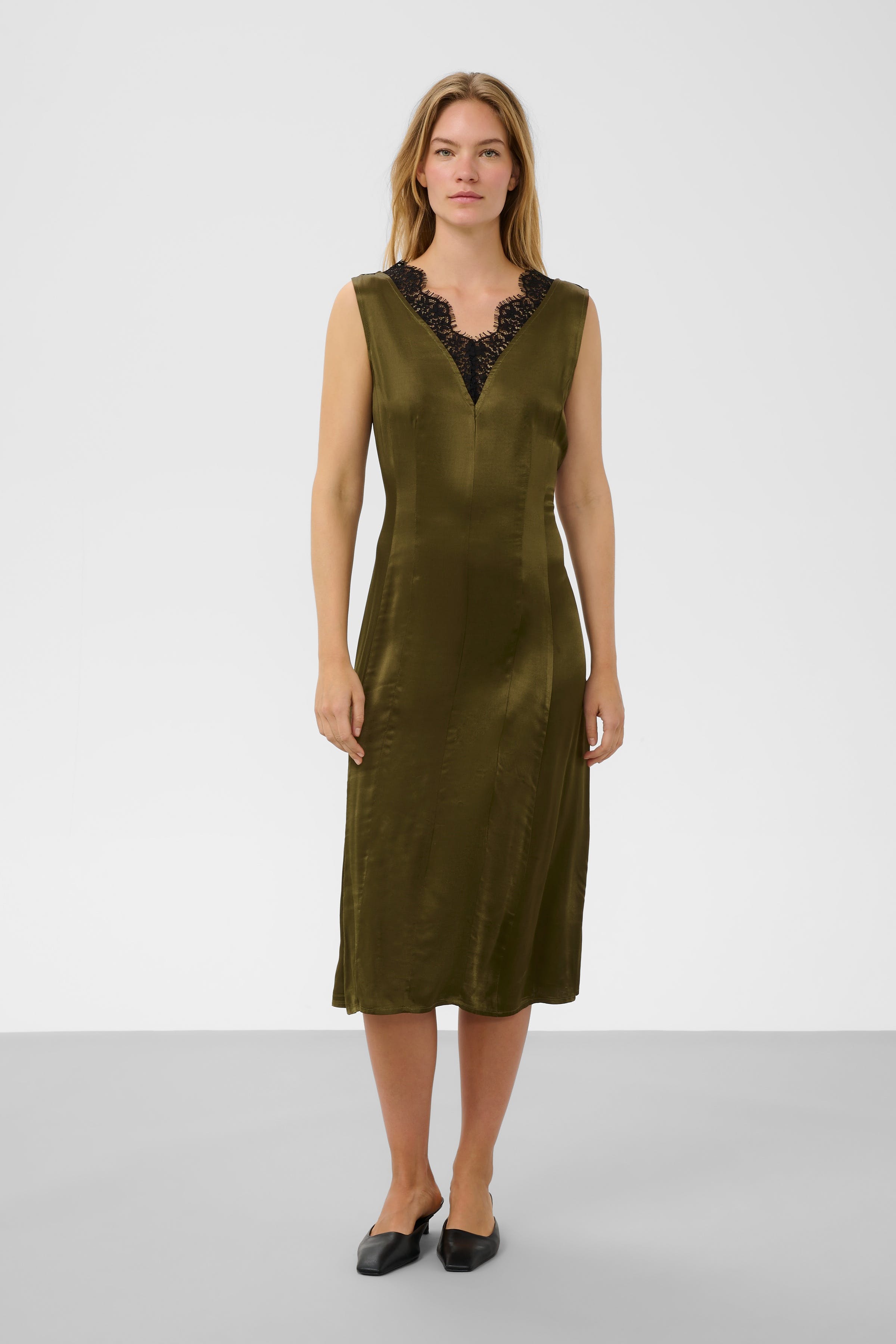 SLIrini Jurk LOOKBOOK FRONT 30409379-190618