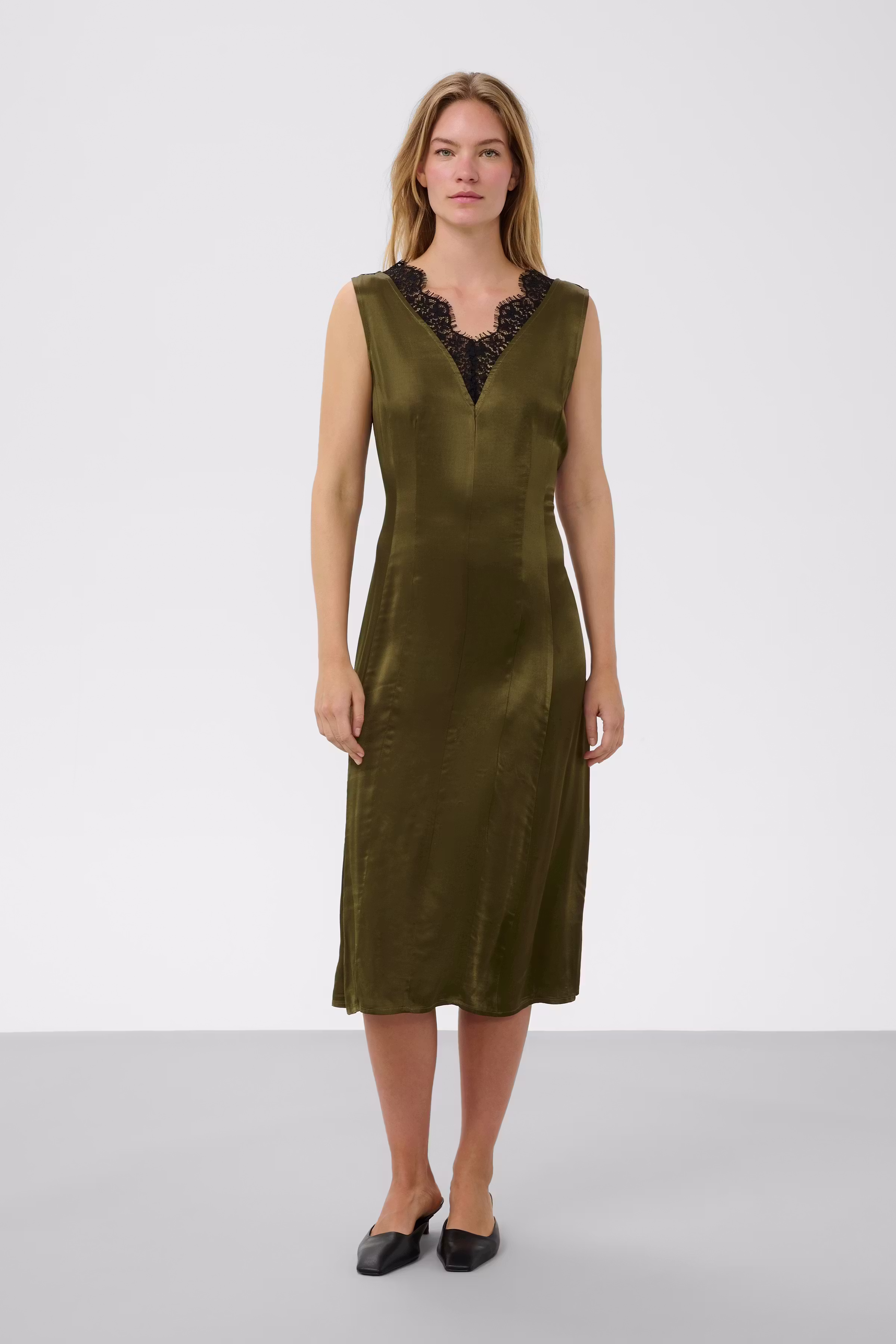 SLIrini Jurk LOOKBOOK FRONT 30409379-190618