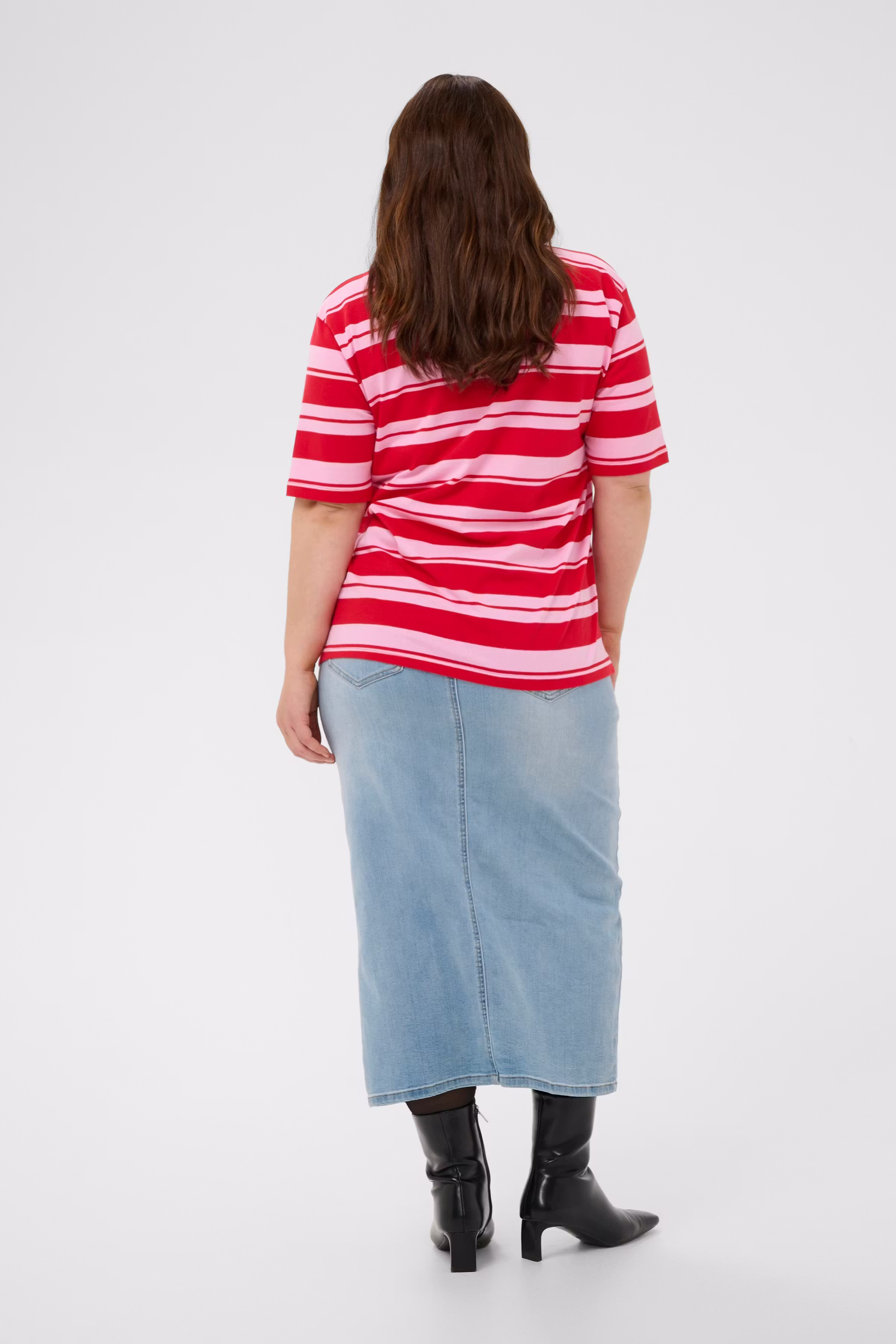 KCwinni T-shirt LOOKBOOK BACK 10584224-109618