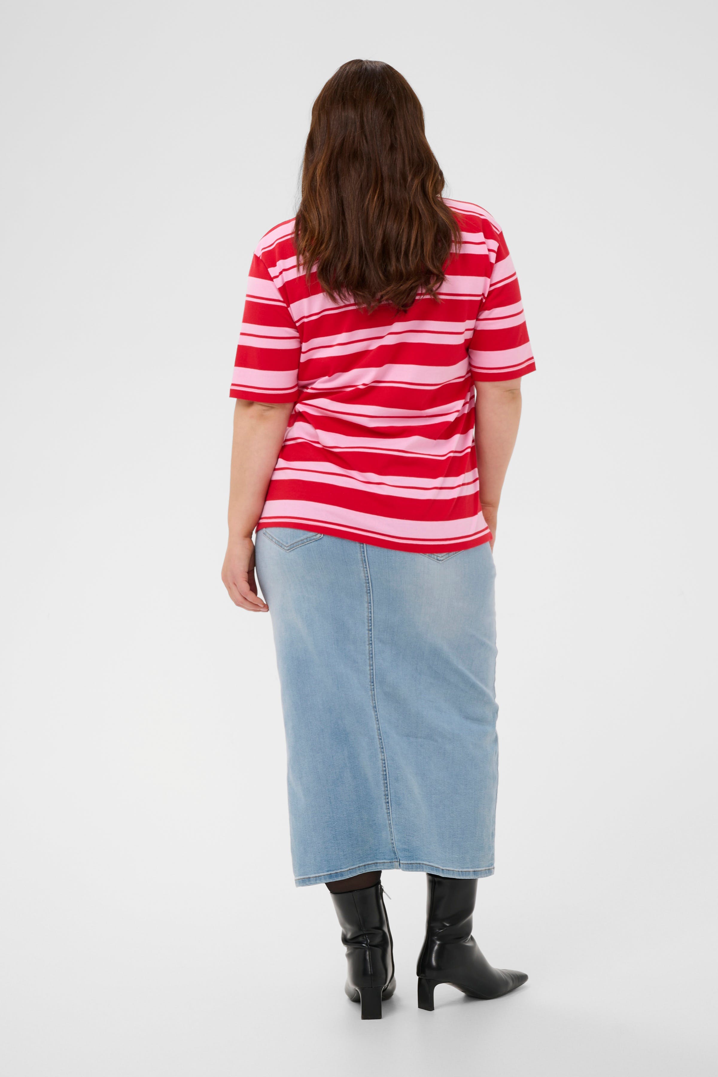 KCwinni T-shirt LOOKBOOK BACK 10584224-109618