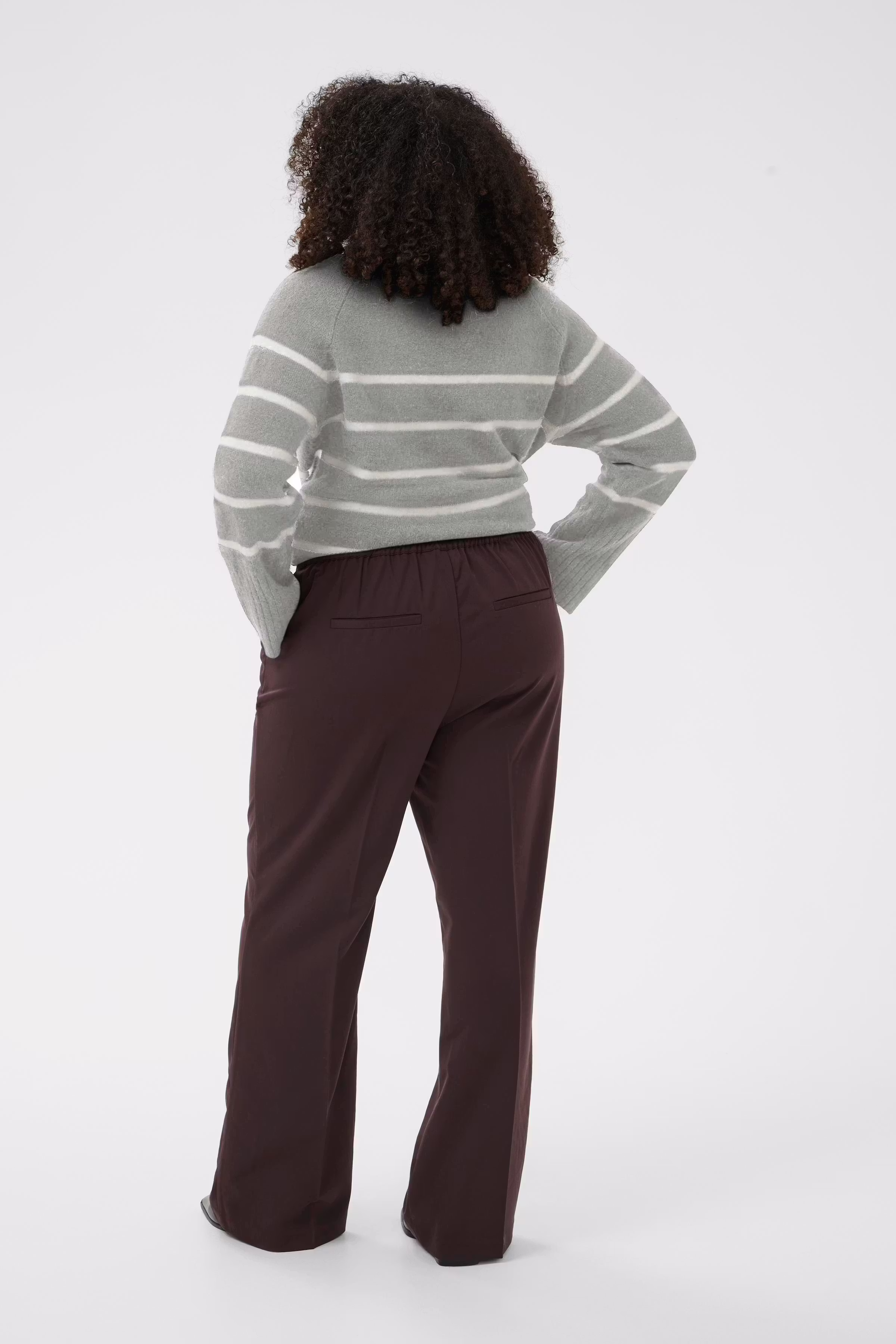 KCsakira Flared Byxor LOOKBOOK FRONT 10582588-191111