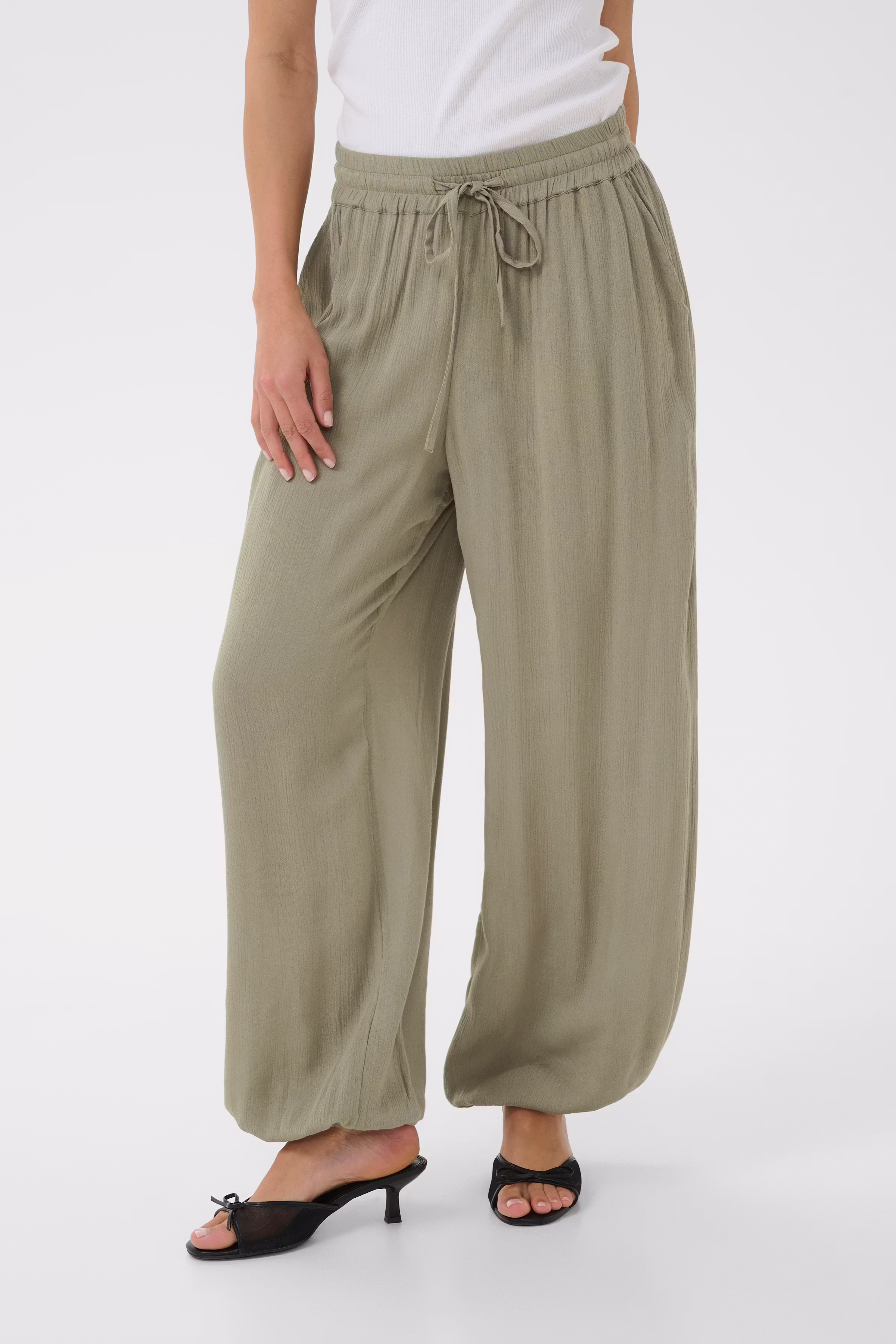 KAmeredith Bukser LOOKBOOK FRONT 10512425-170613