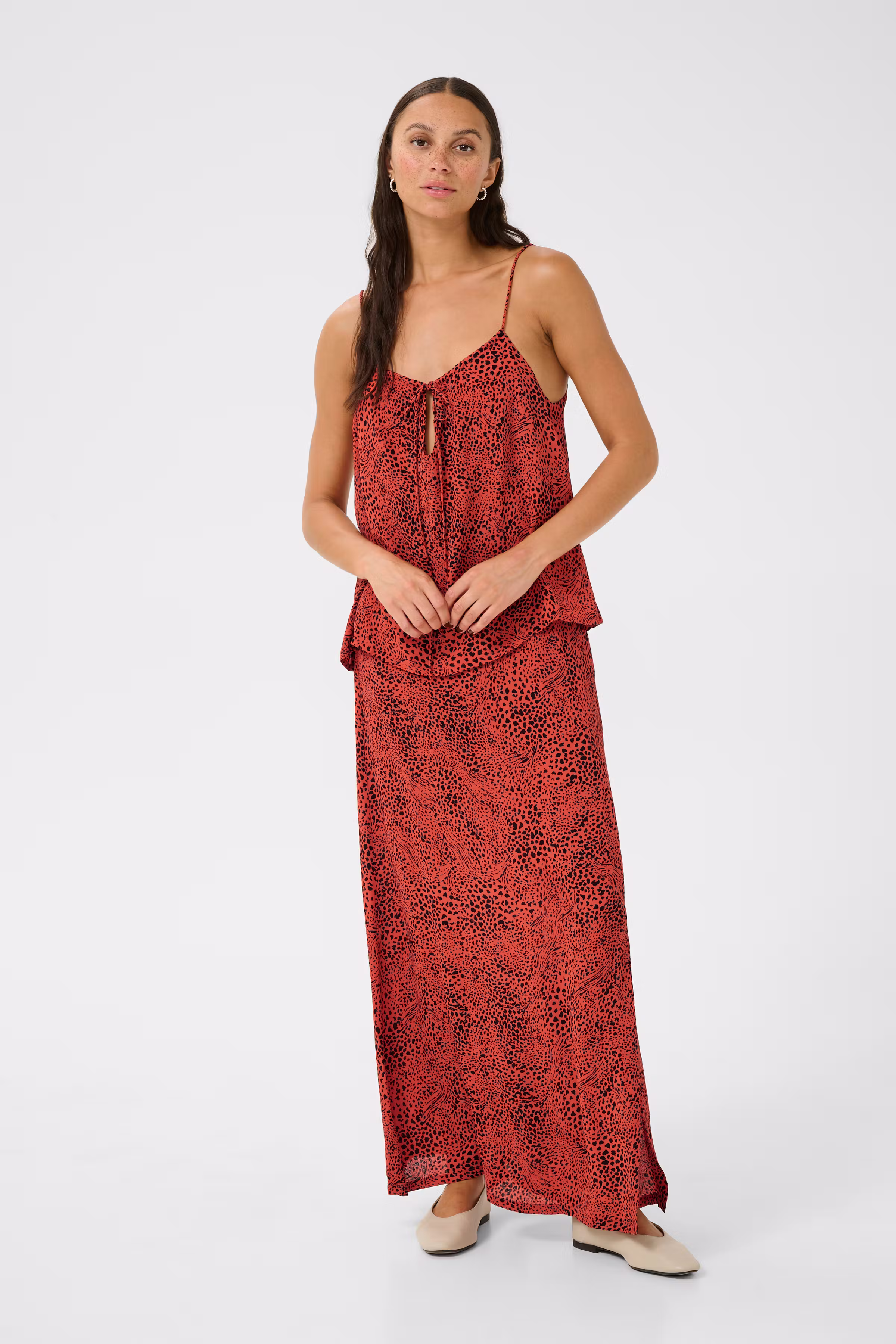 KAliana Skirt LOOKBOOK FRONT 10509927-107428