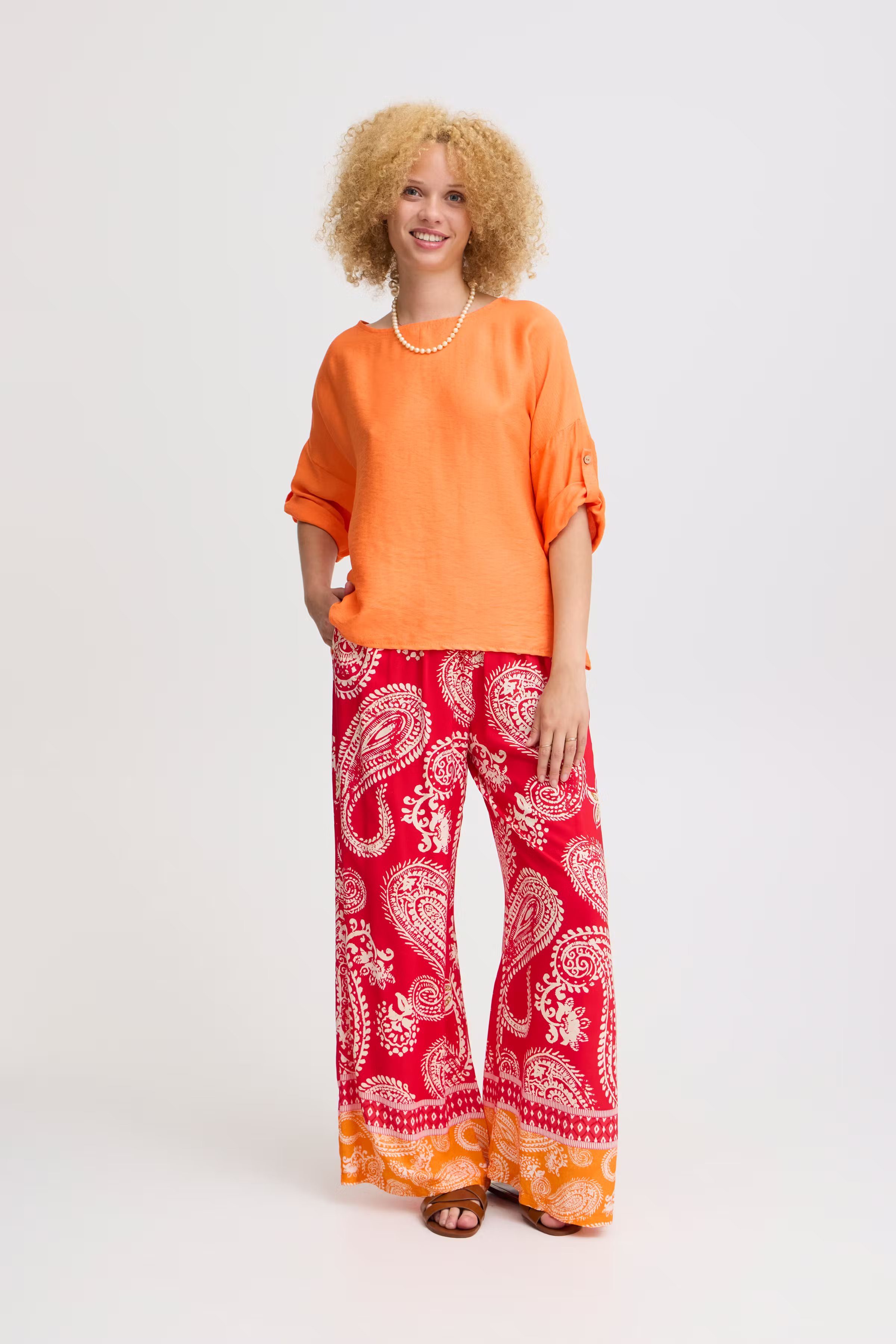 SBGULIA Bluse LOOKBOOK FRONT 22100620-161360