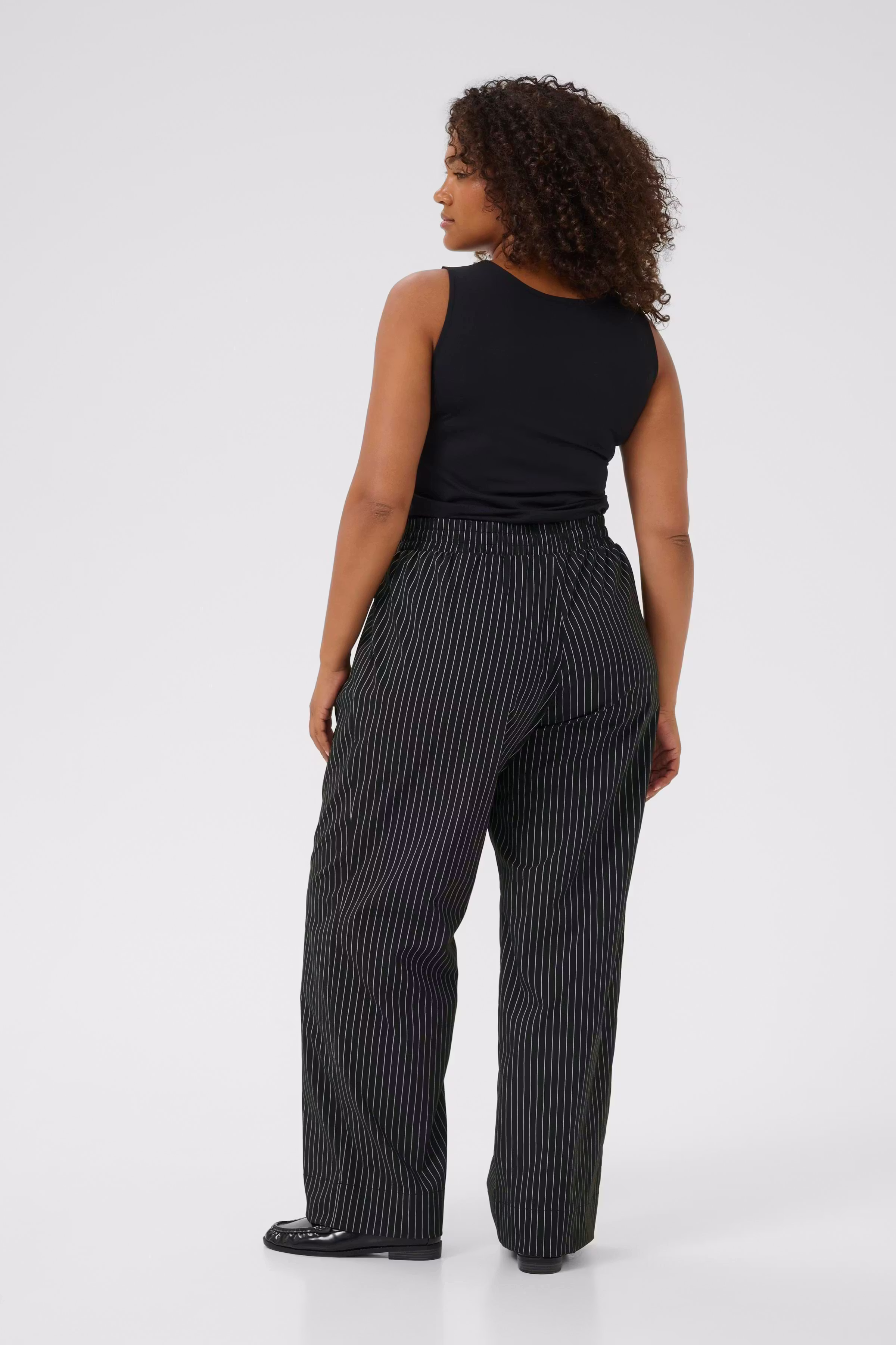 KCeloana Hose LOOKBOOK BACK 10583647-108244