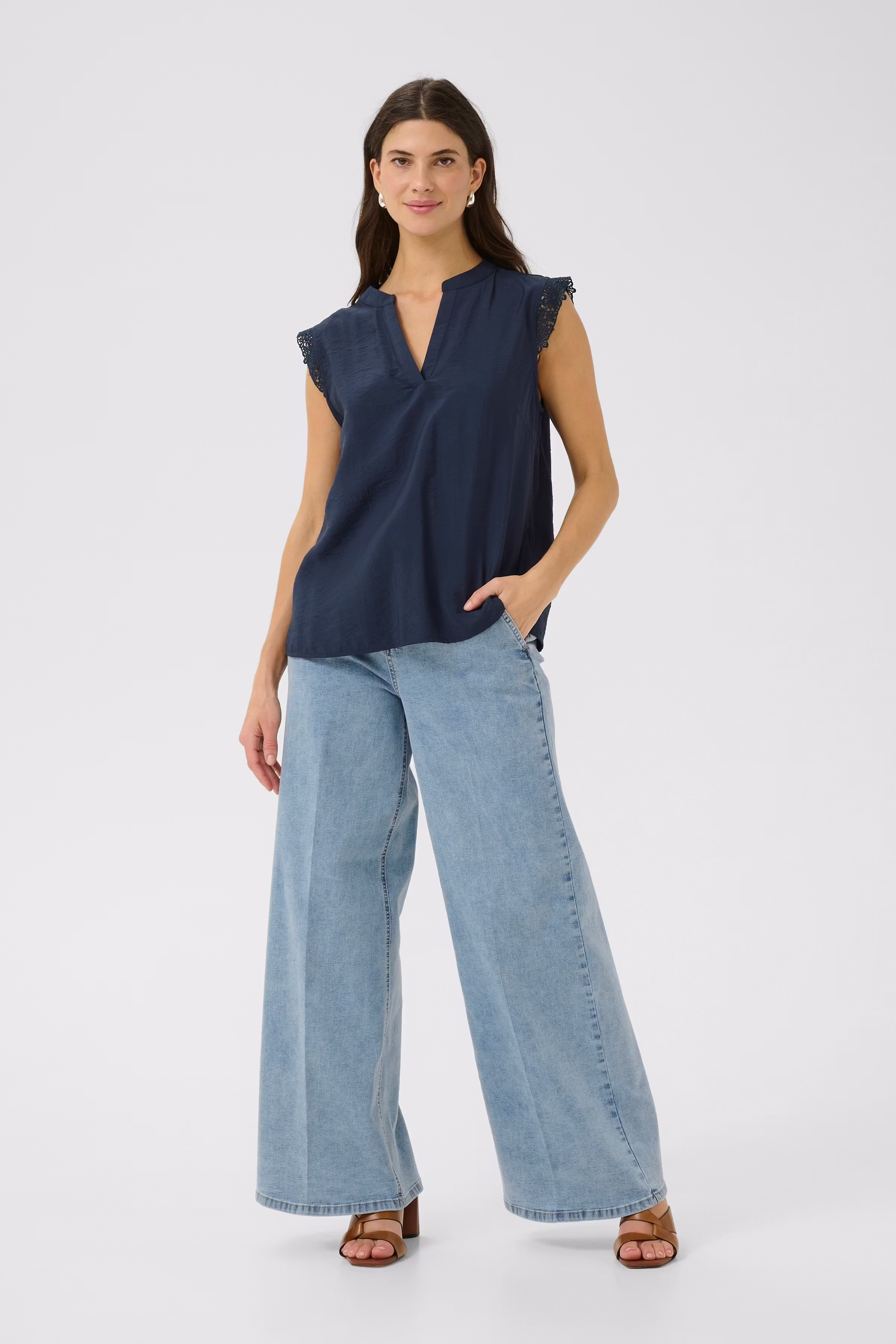 CRFrammy Blouse LOOKBOOK FRONT 10613954-193923