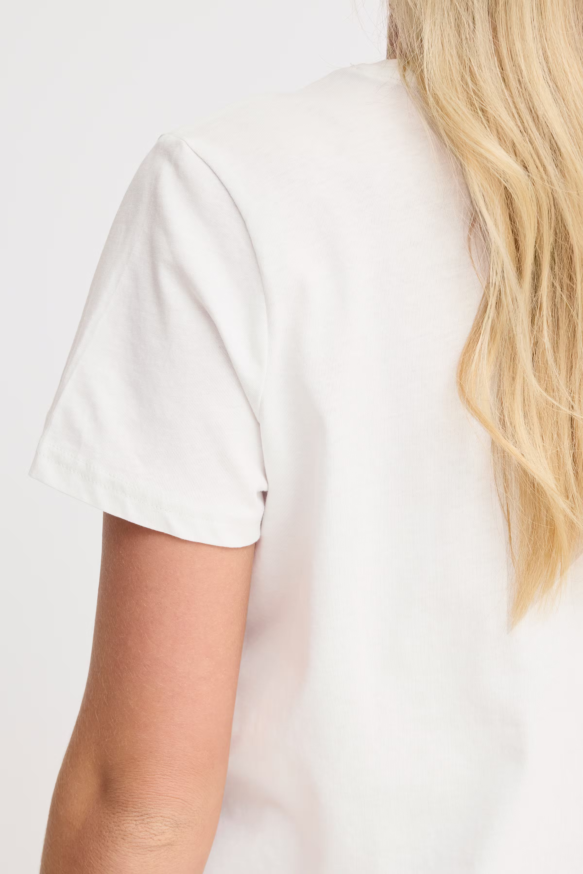 FRMAYRA T-shirt LOOKBOOK DETAIL 20615724-204749