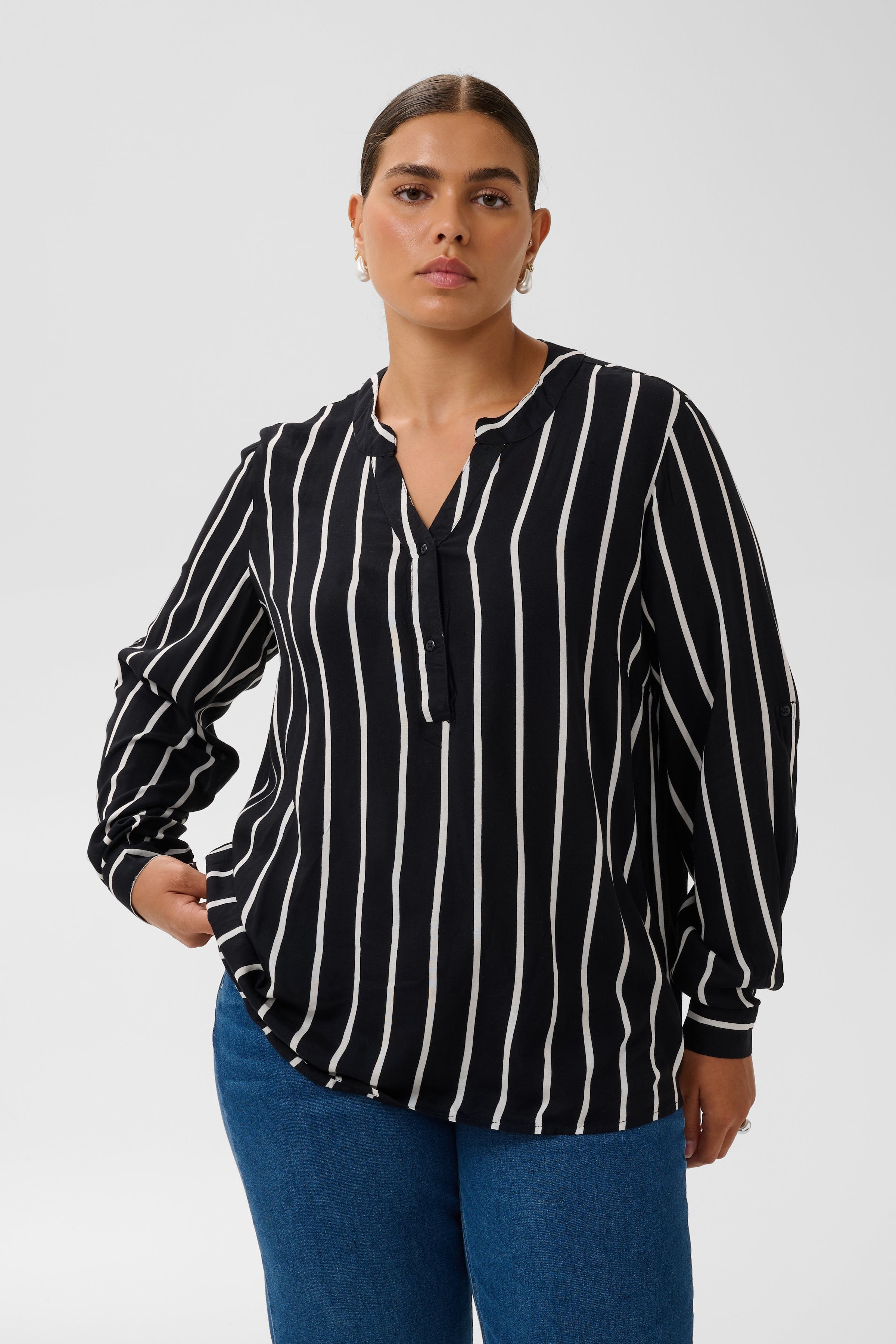 KCsida Blouse LOOKBOOK FRONT 10580350-100367