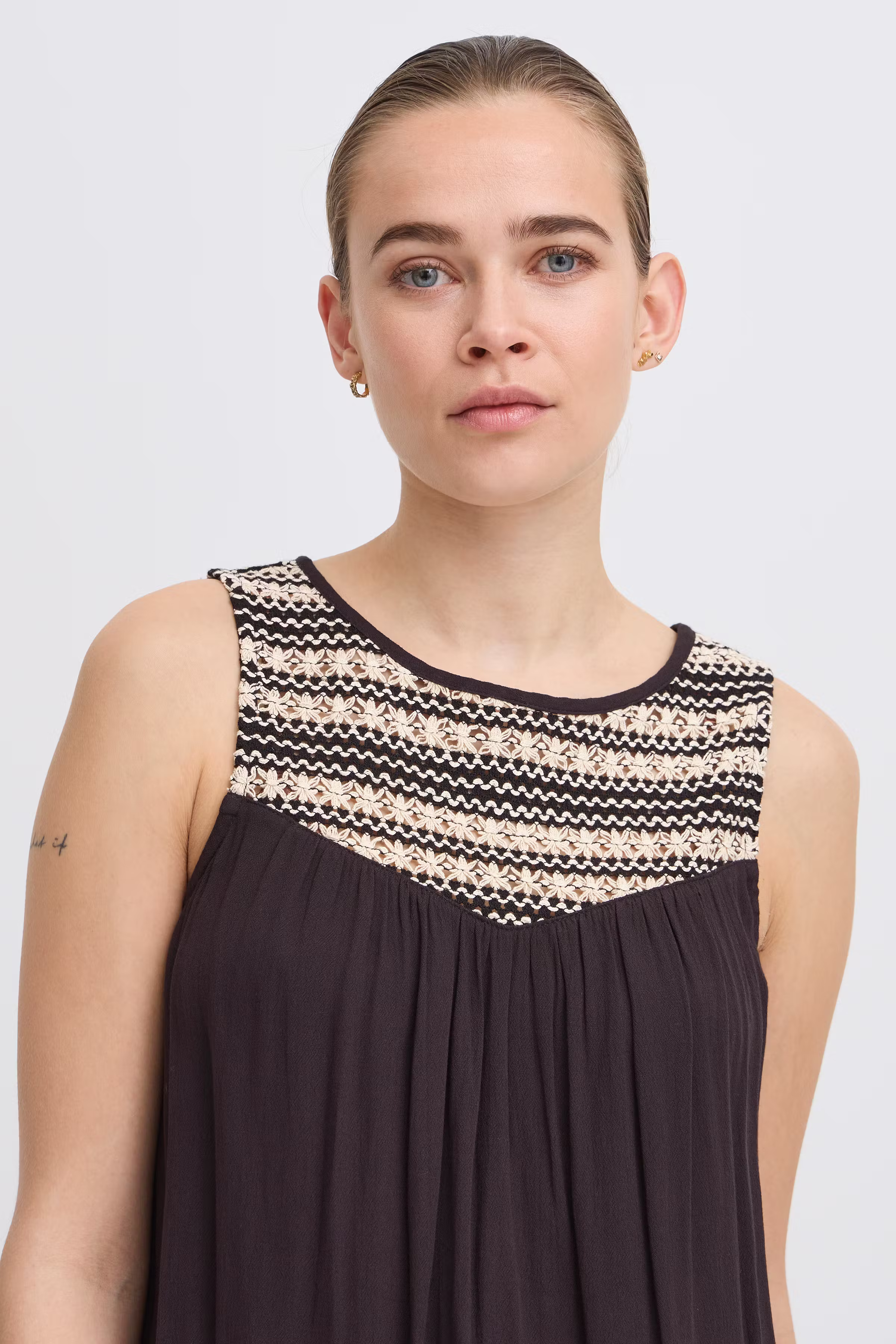 IHRAGNI Top LOOKBOOK DETAIL 20123291-194008