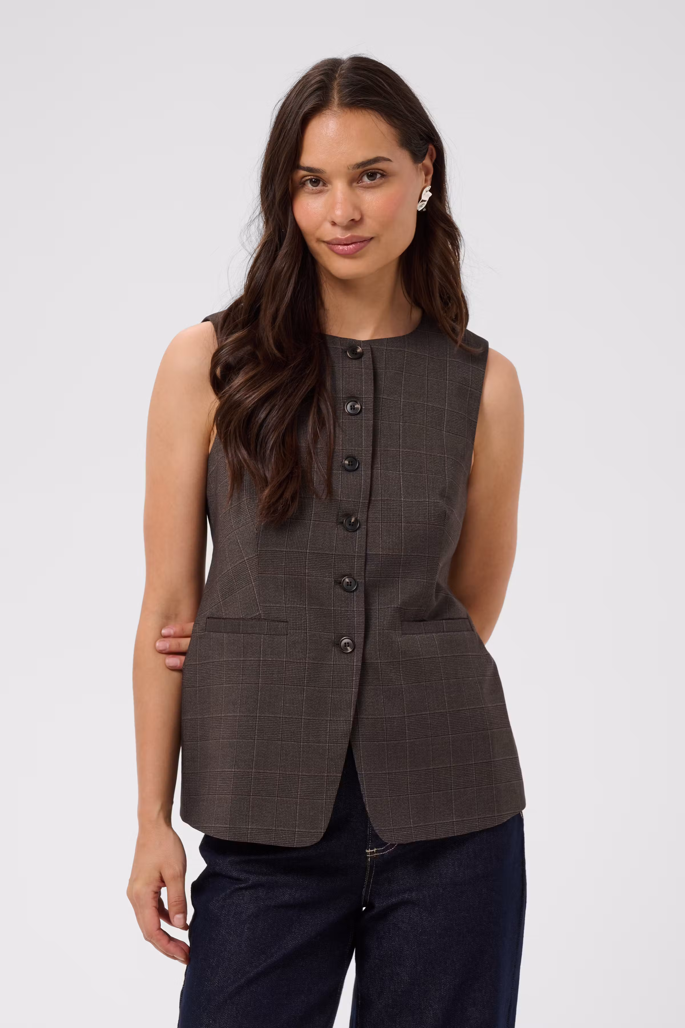 KAlenora Vest LOOKBOOK FRONT 10512146-109807