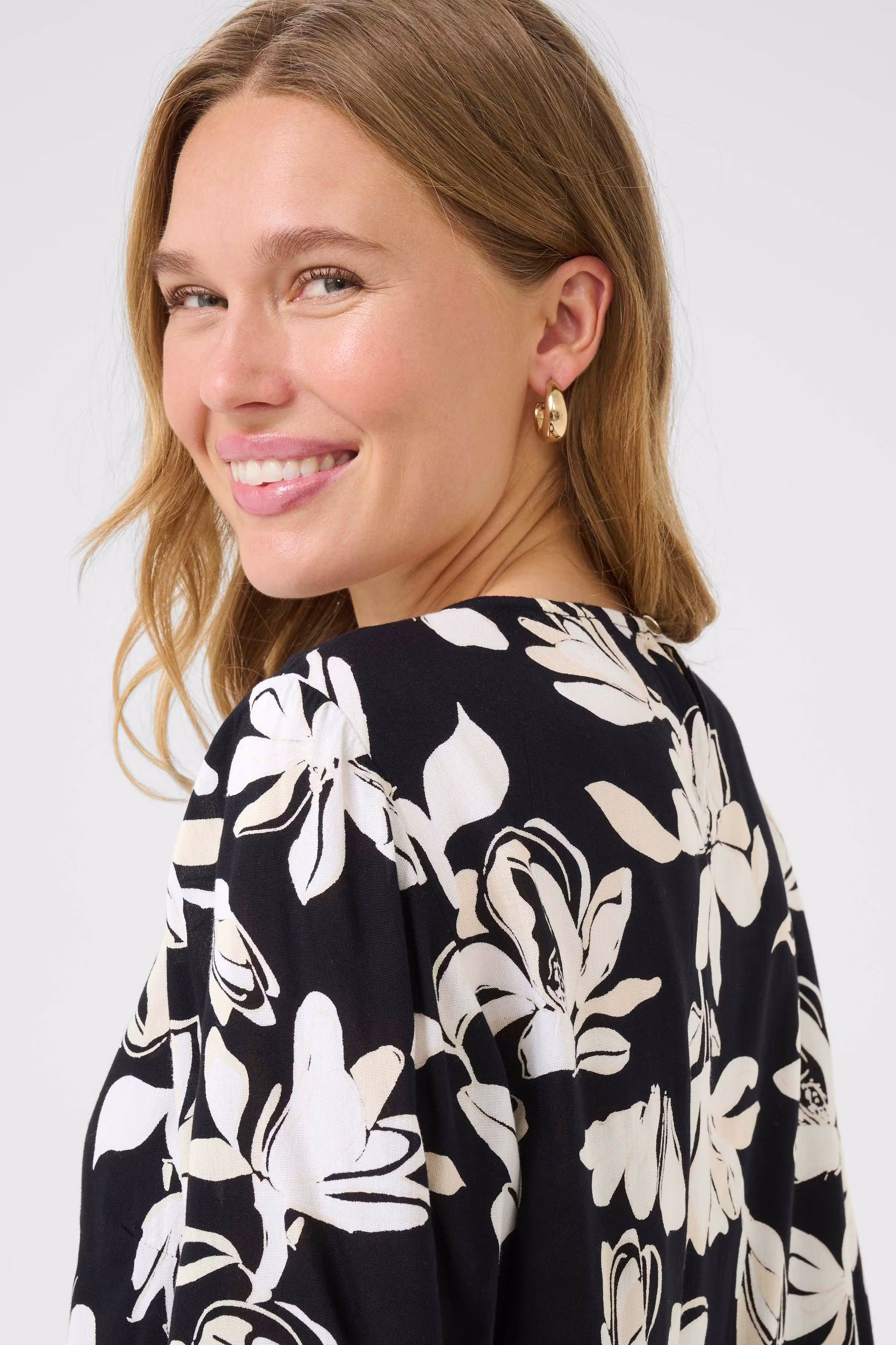 BPebba Blouse LOOKBOOK DETAIL 10590825-107373B