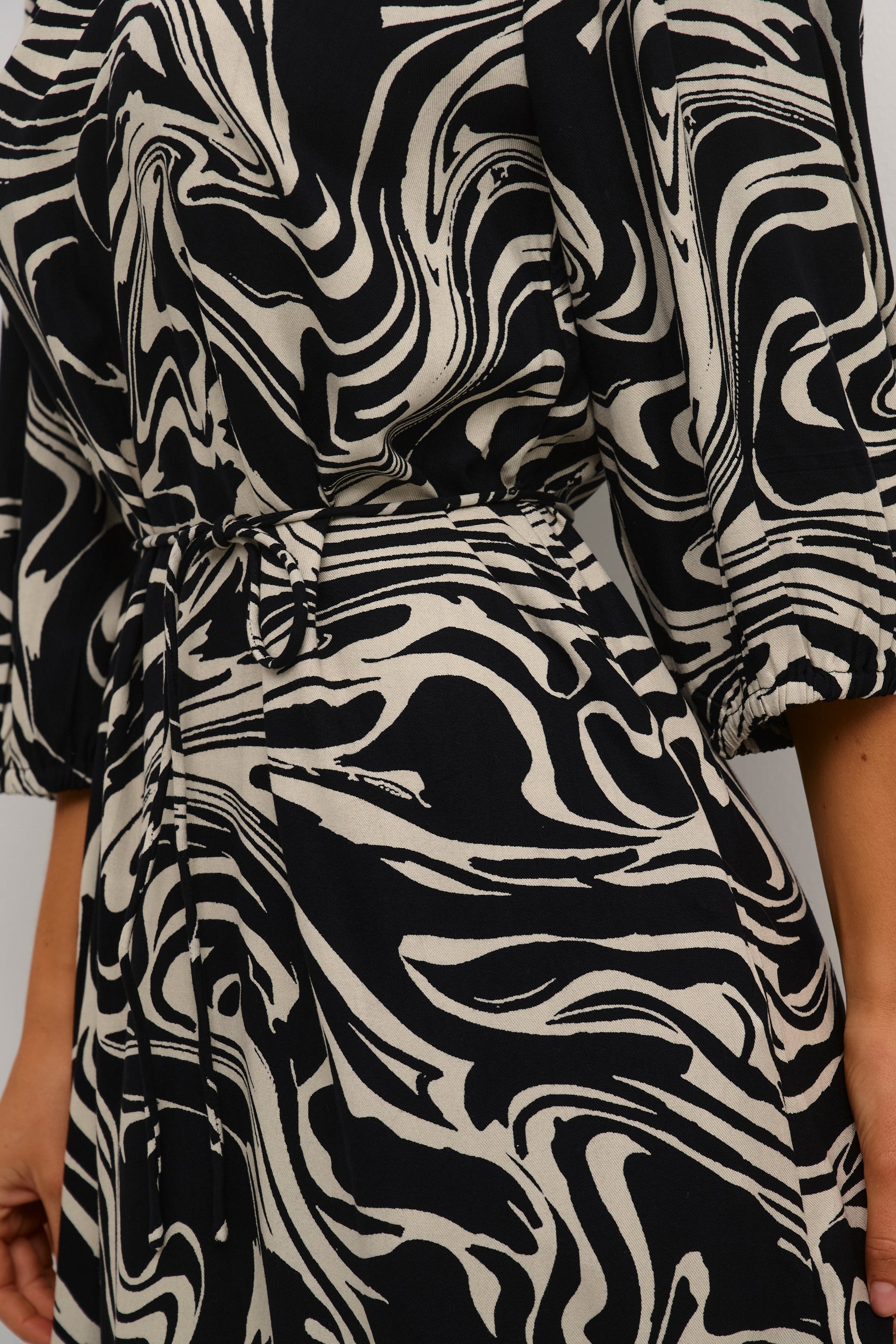 KAcarmen Kleid LOOKBOOK DETAIL 10508330-105424