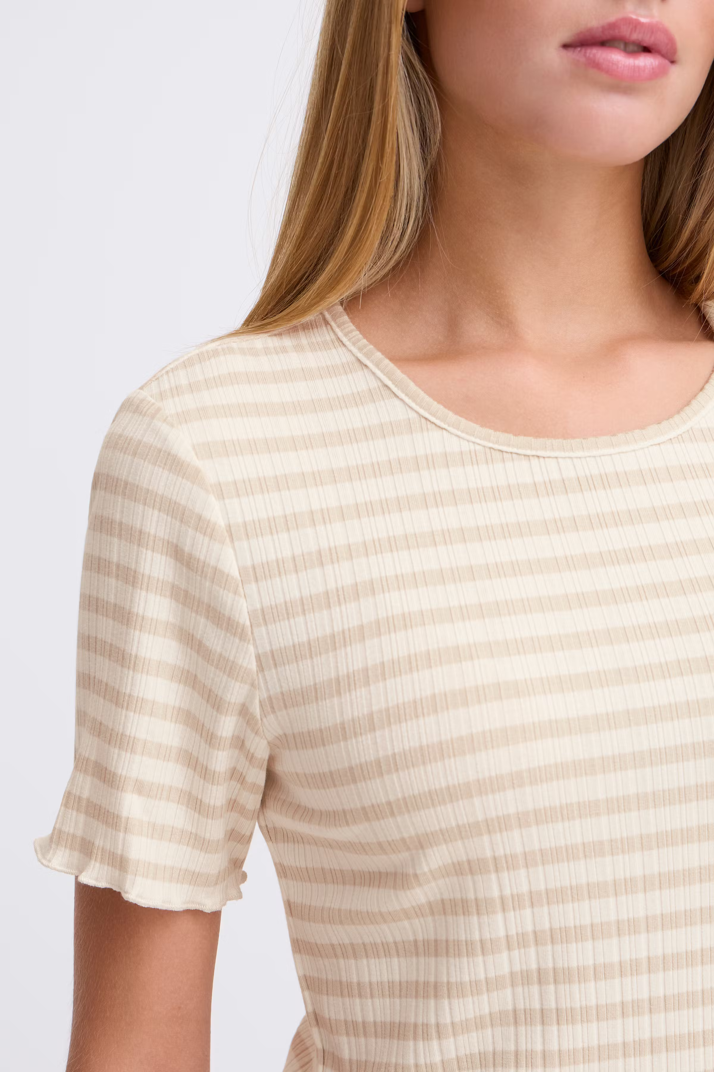 IHCELLA T-shirt LOOKBOOK DETAIL 20122818-204496