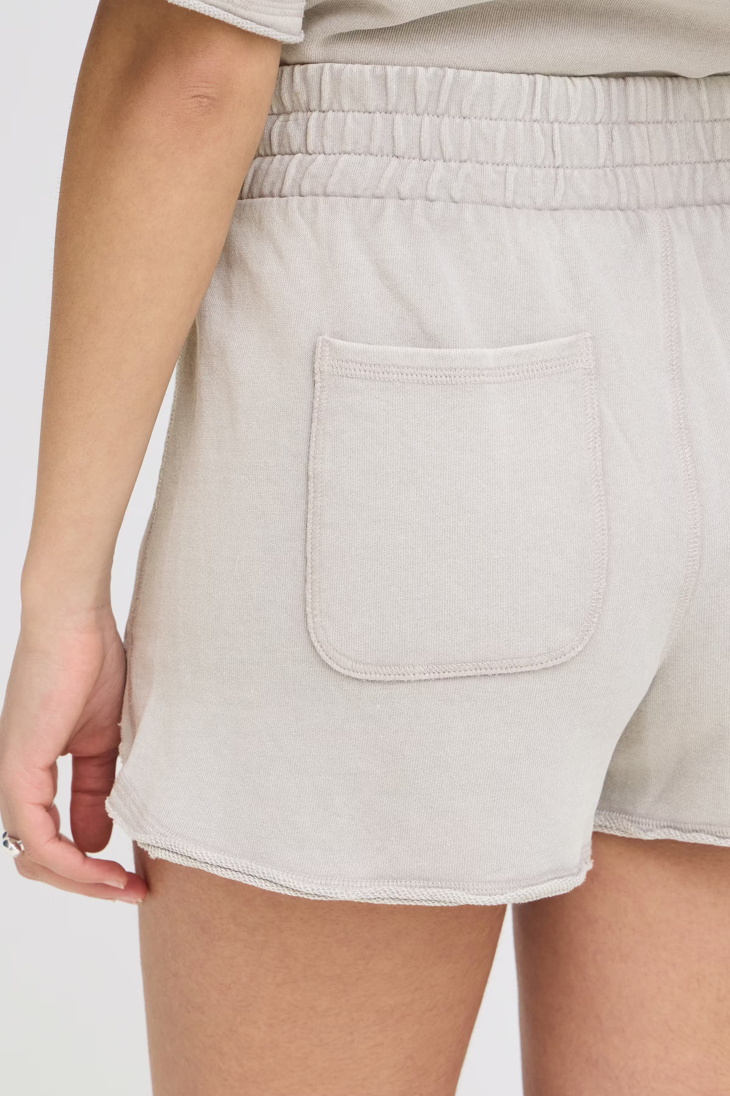 IHNILLO Shorts LOOKBOOK DETAIL 20125795-163915