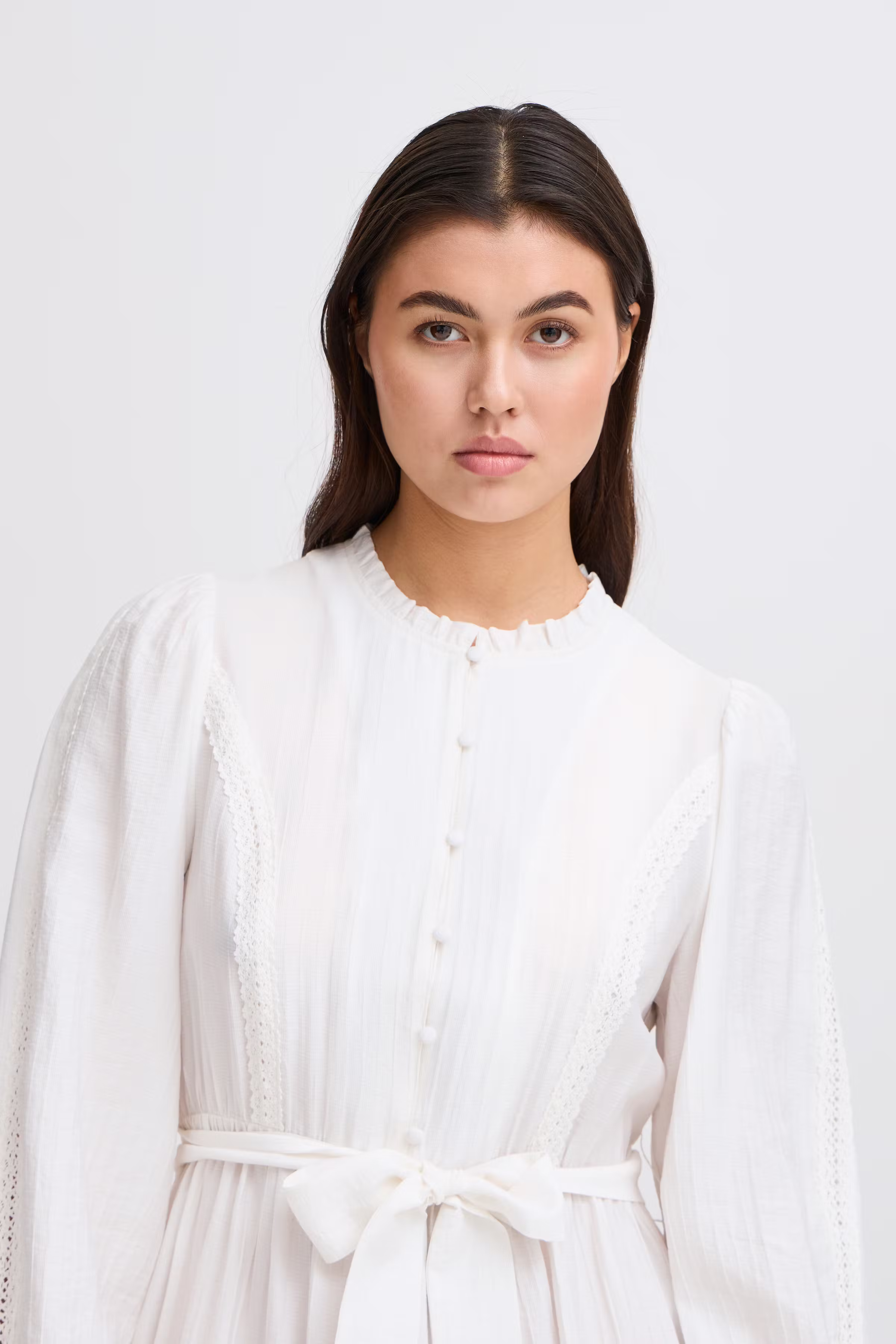 IHEVINA Kjole LOOKBOOK DETAIL 20122441-114201