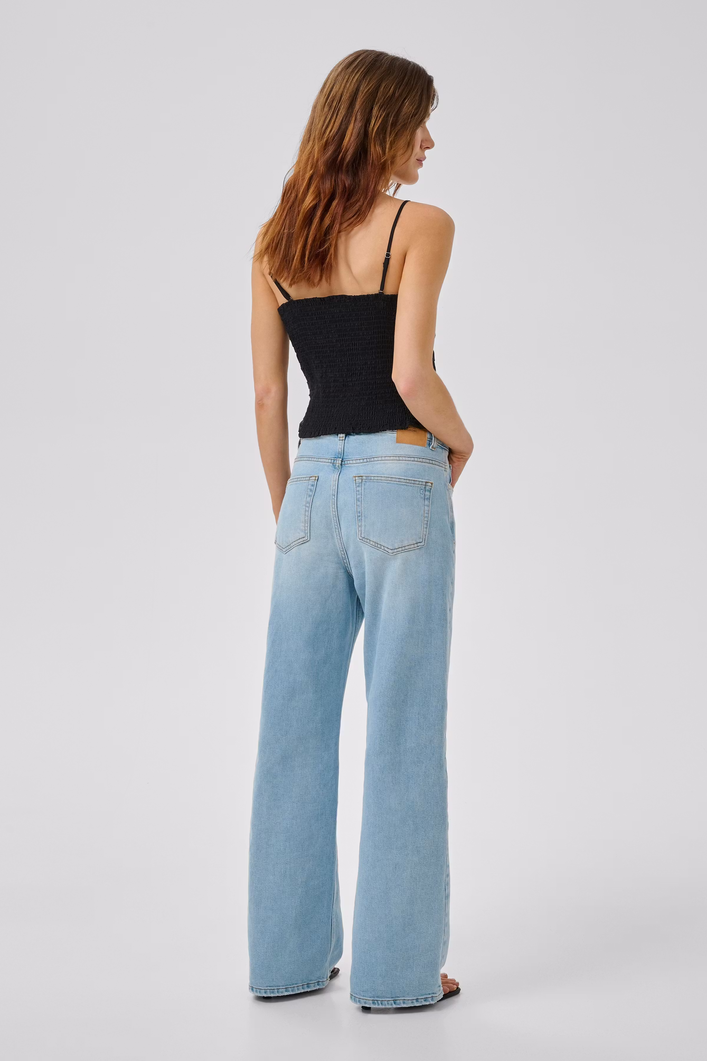 05 THE LOUIS HIGH WIDE JEANS LOOKBOOK BACK 10704222-109491