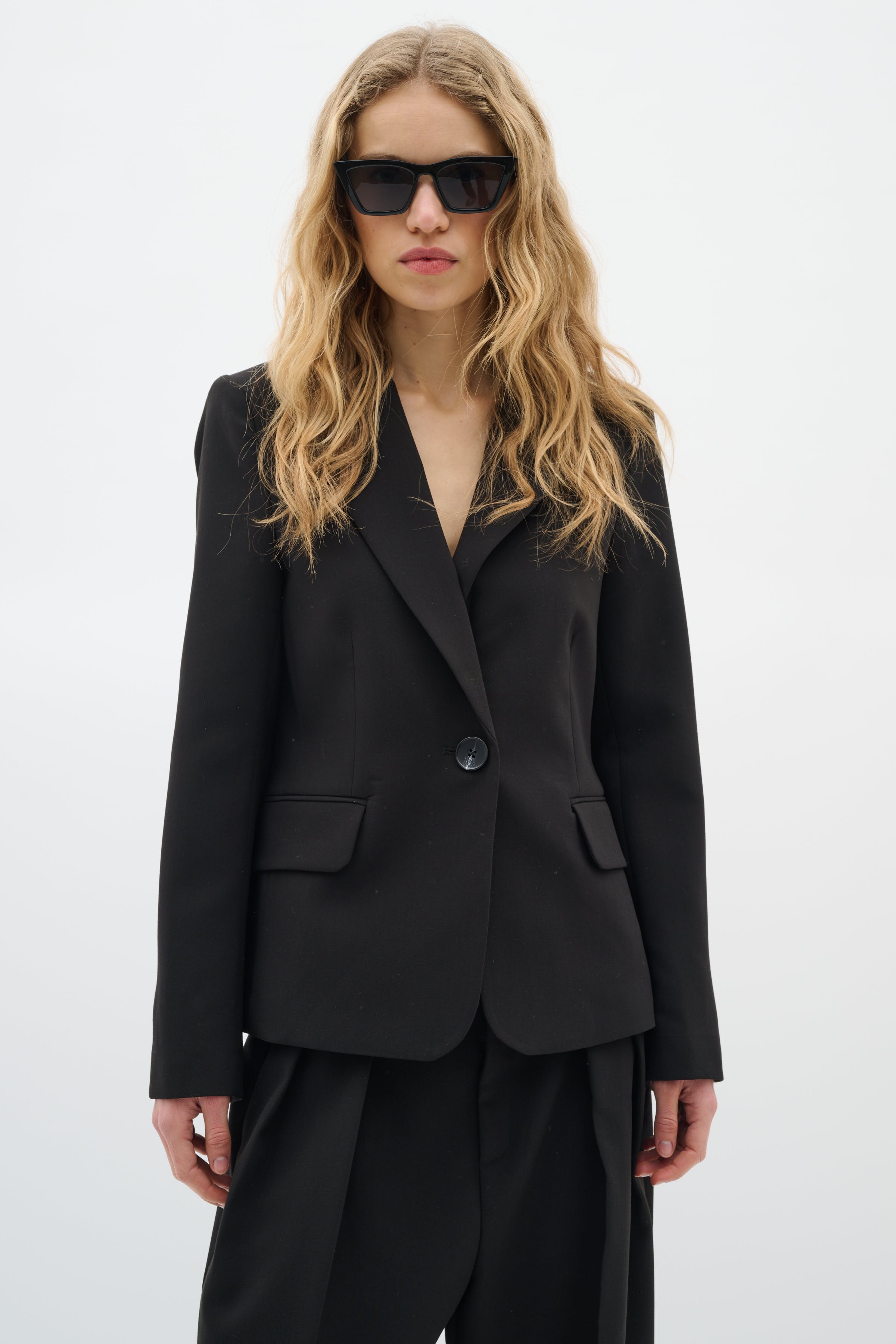 BryelleIW Blazer LOOKBOOK FRONT 30110990-194008