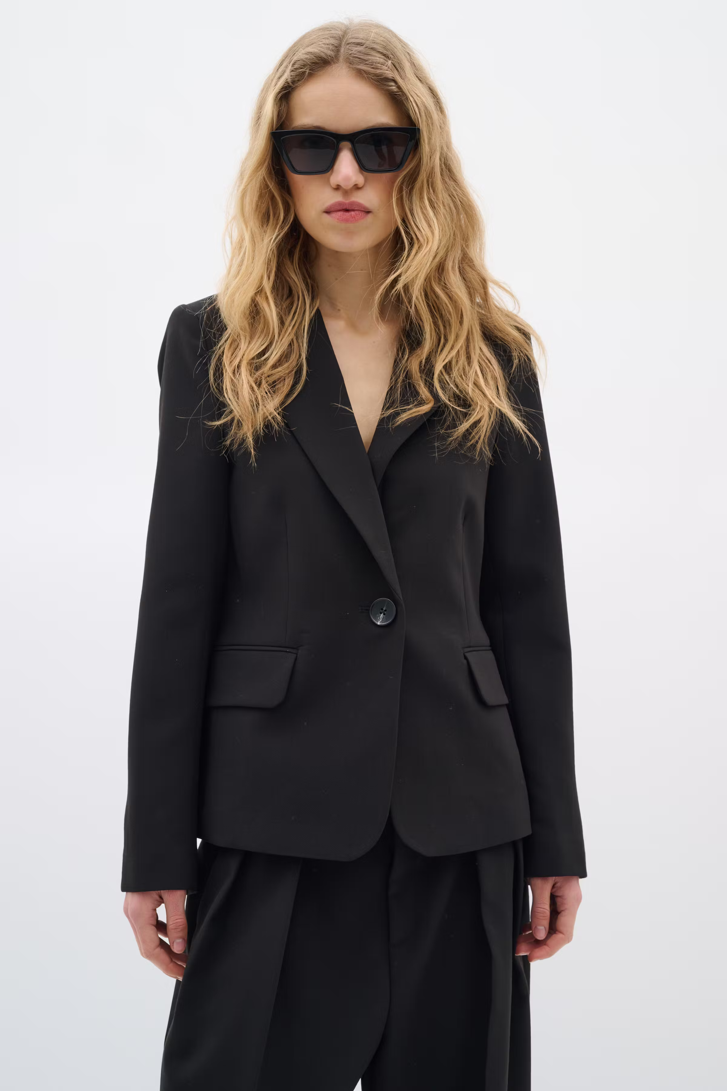 BryelleIW Blazer LOOKBOOK FRONT 30110990-194008