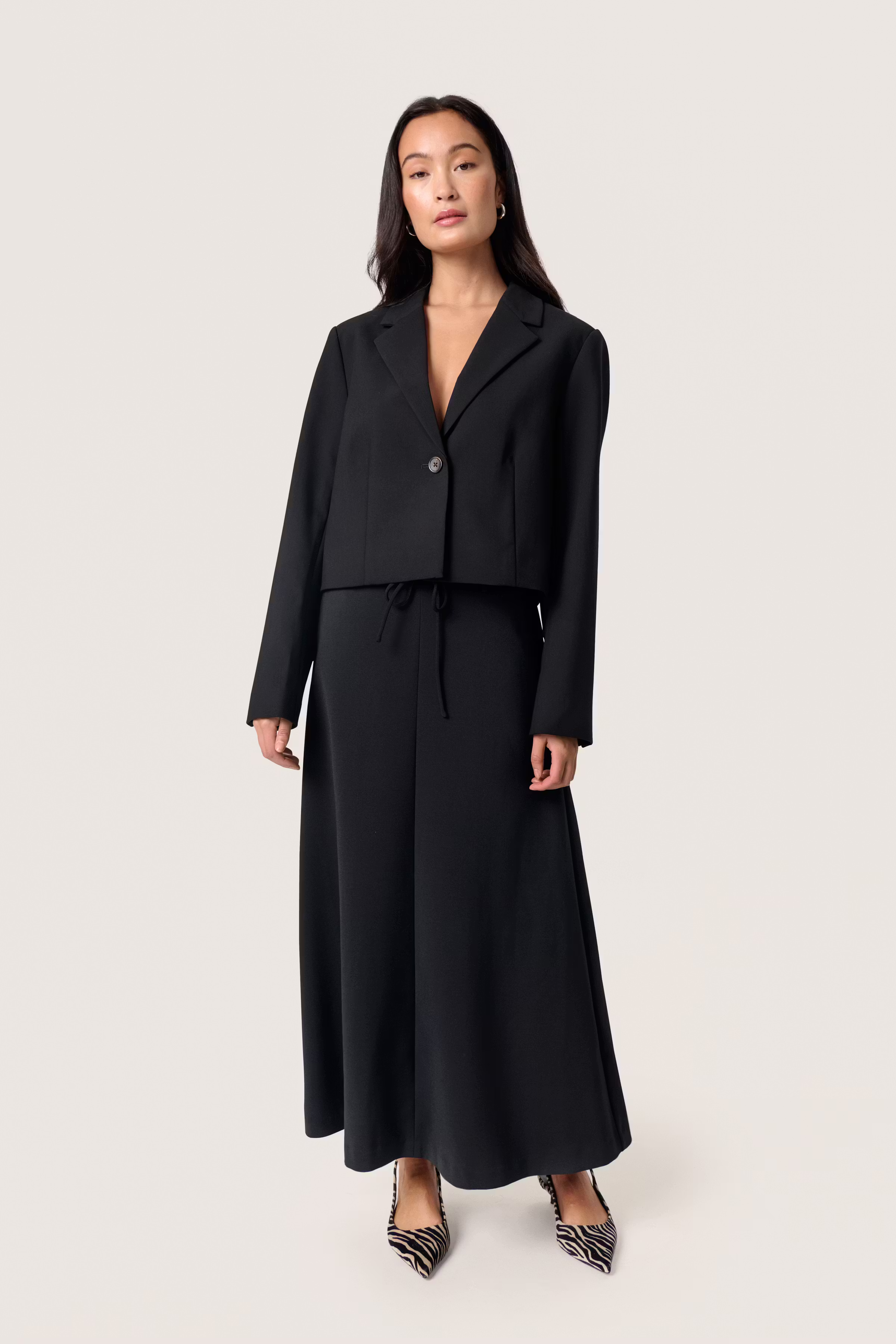 SLCorinne Cropped Blazer LOOKBOOK FRONT 30407631-194008