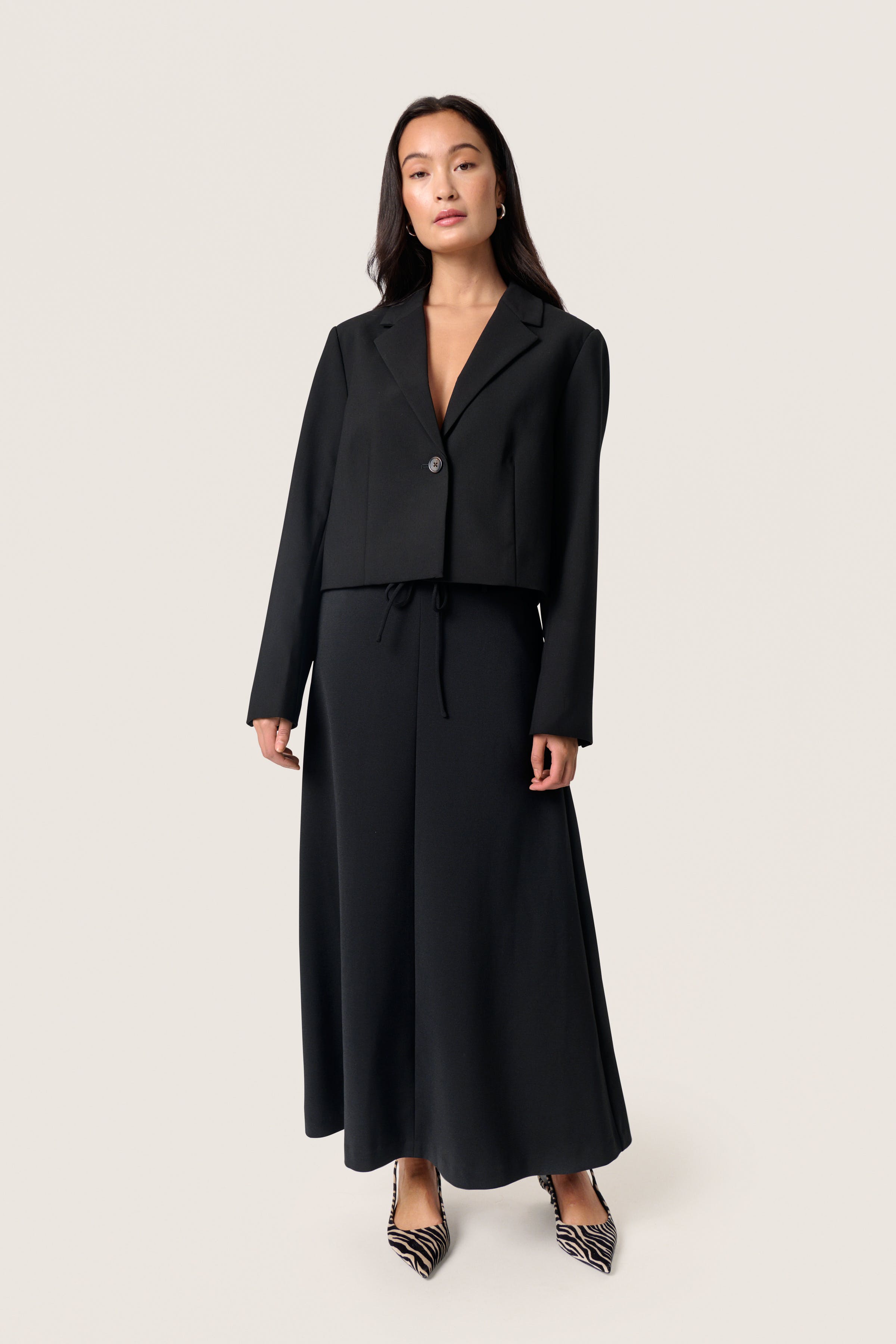 SLCorinne Cropped Blazer LOOKBOOK FRONT 30407631-194008