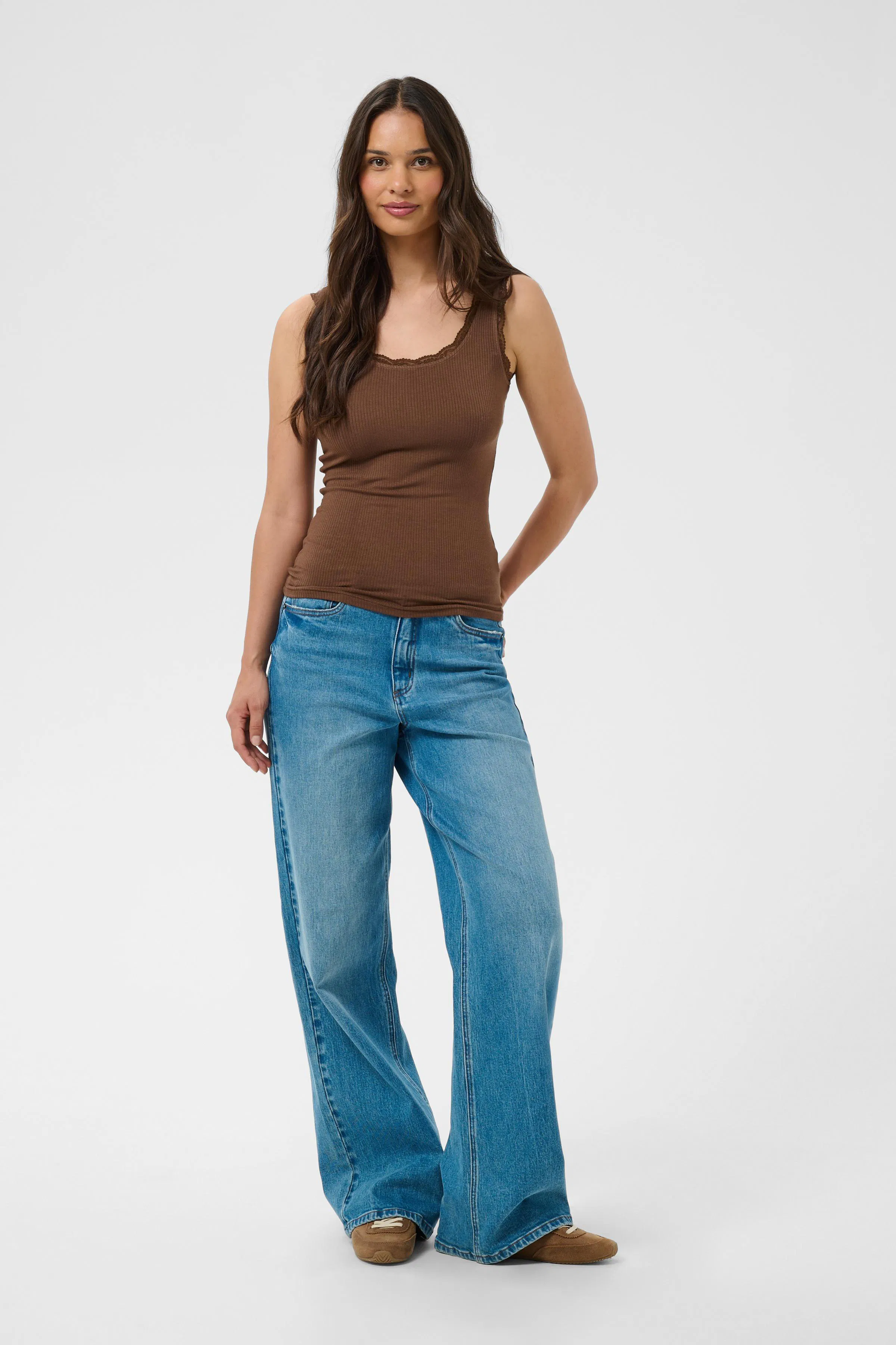 KAomi T-shirt LOOKBOOK FRONT 10510143-191116