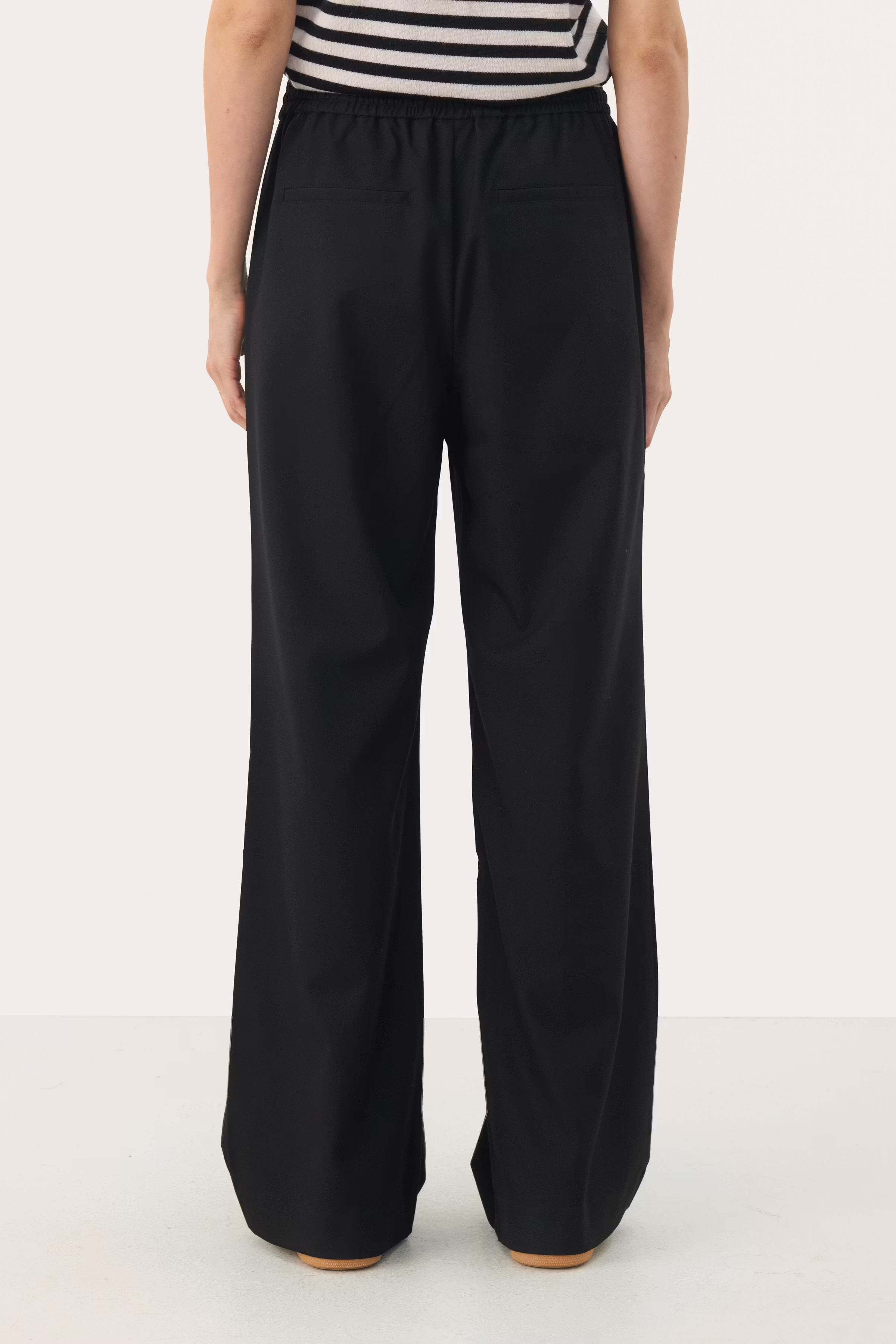 EvalynnaPW Hose LOOKBOOK BACK 30309506-194008